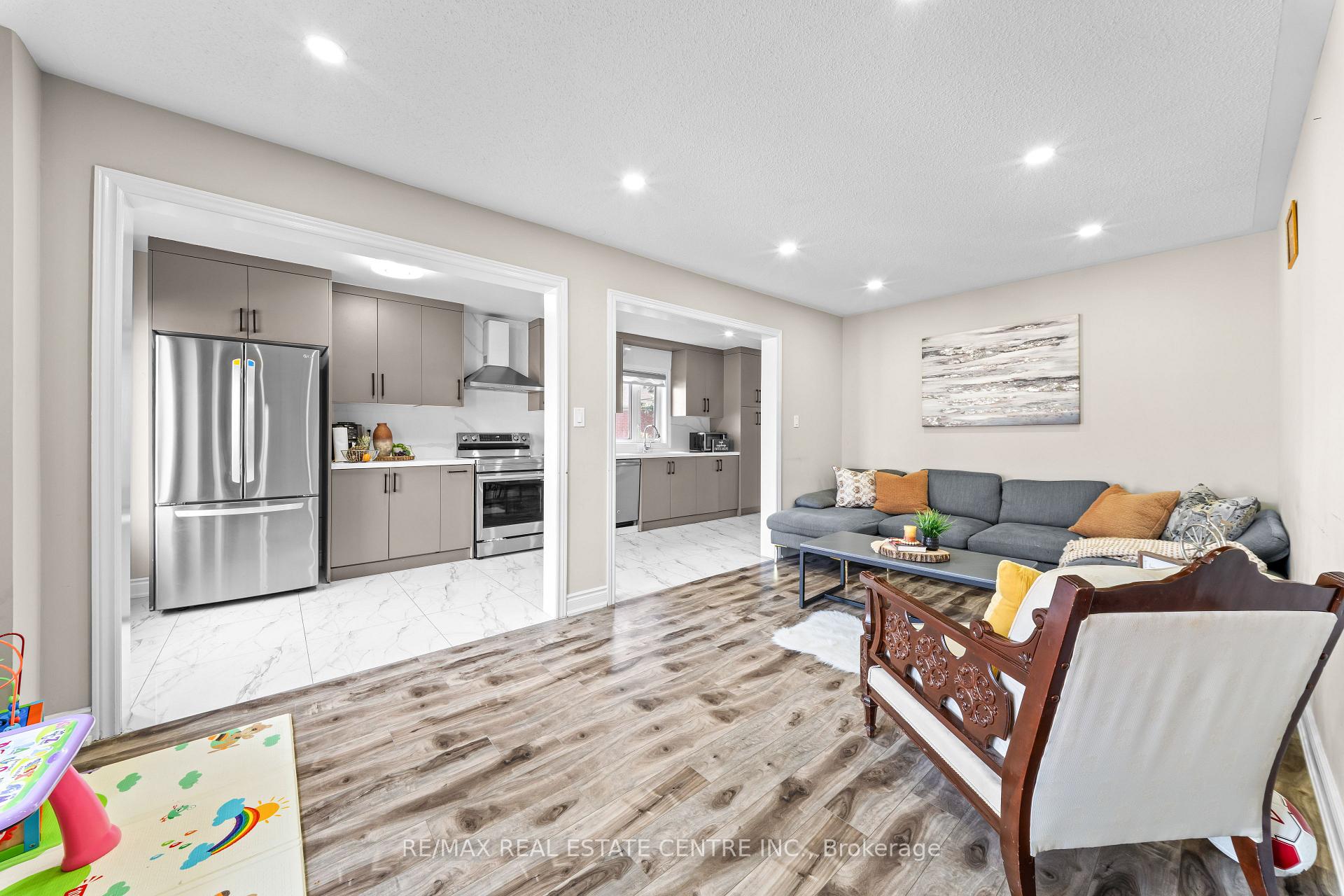 Photo 16 of 42 Domenico Crescent, Brampton, Bram East — HOMEH