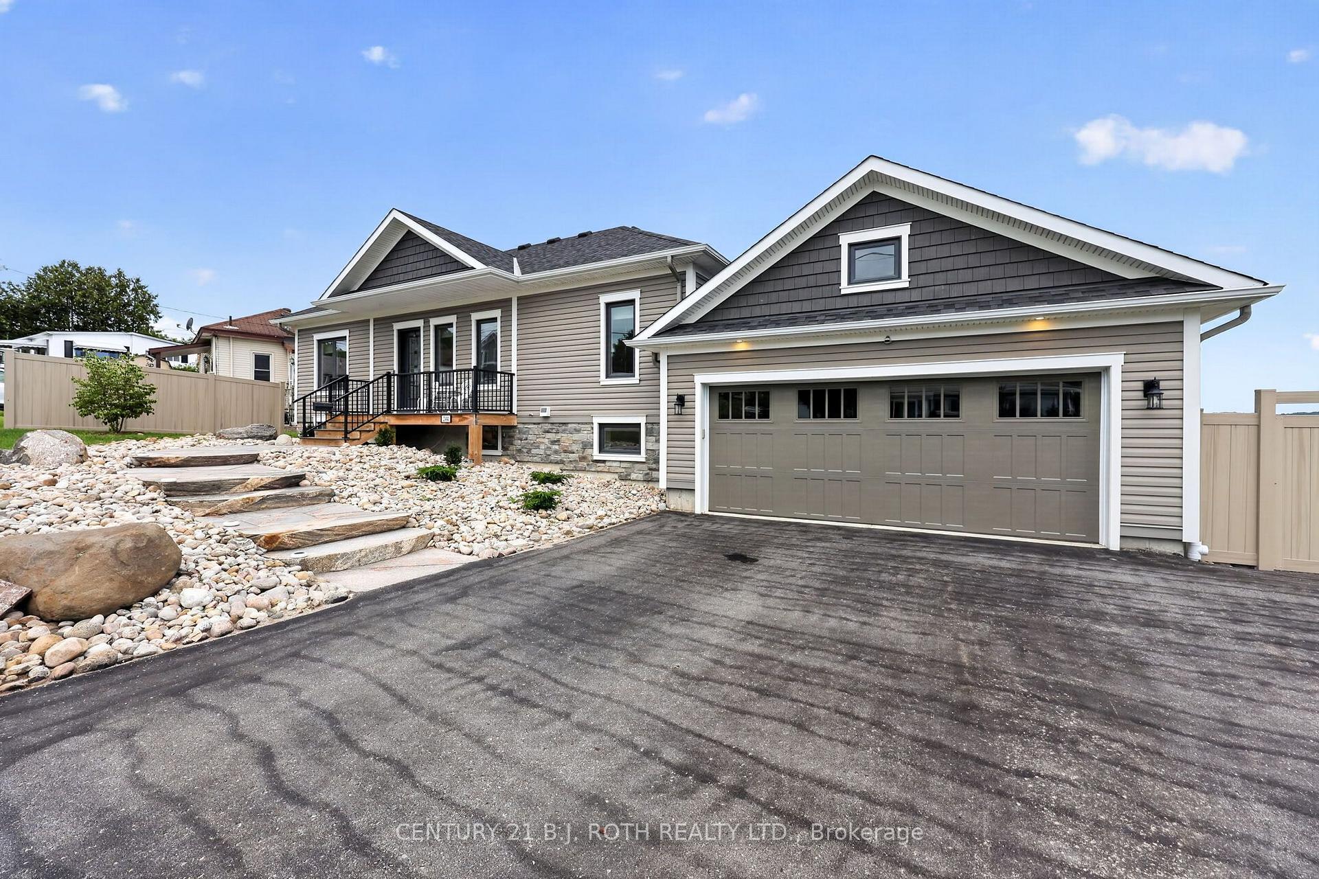 Photo 2 of 244 Frank Street, Midland — HOMEH