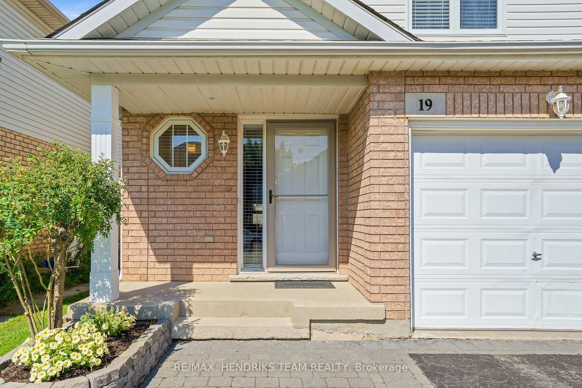 Photo 2 of 19 Mcbride Drive, St. Catharines, Rykert/Vansickle — HOMEH