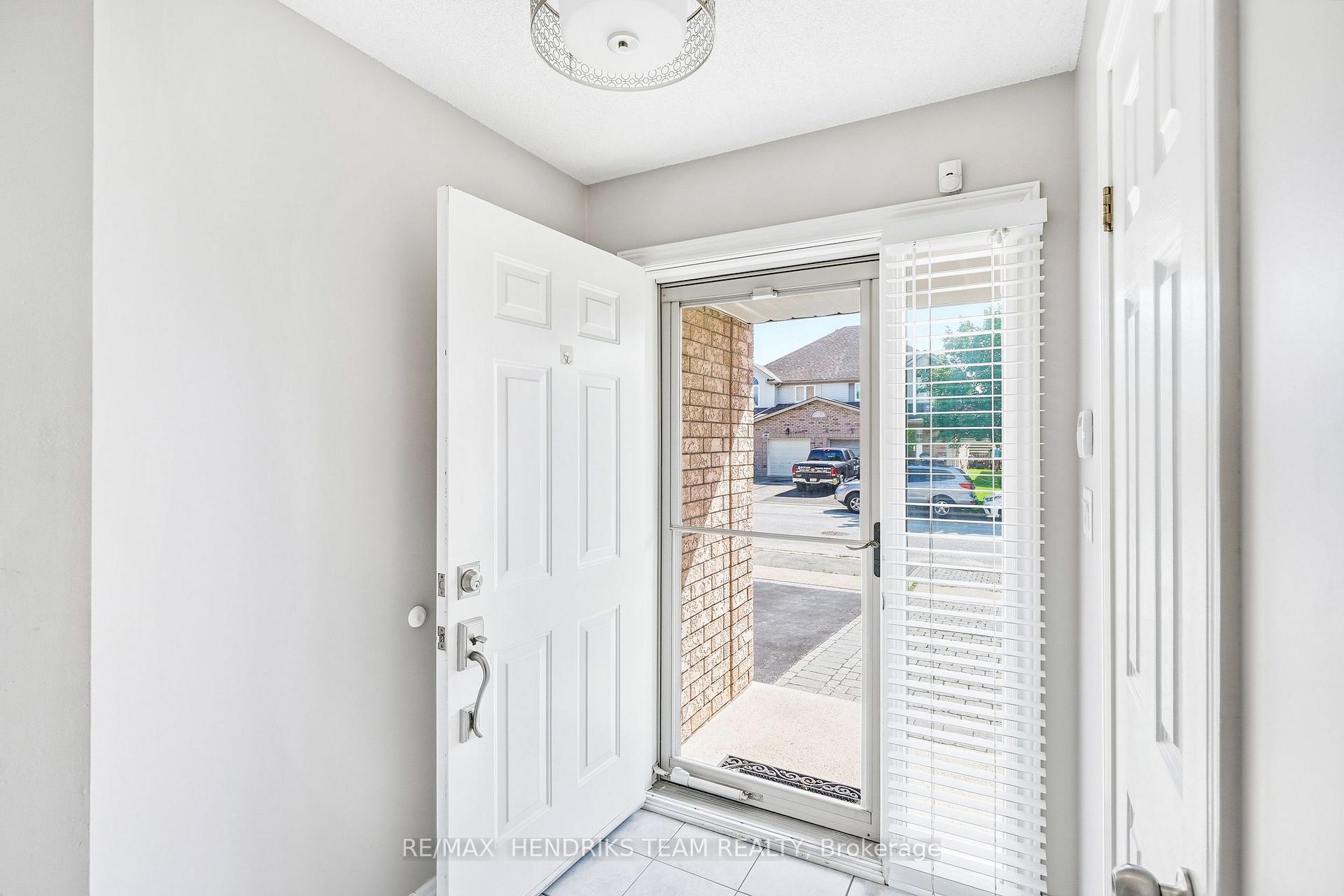 Photo 3 of 19 Mcbride Drive, St. Catharines, Rykert/Vansickle — HOMEH