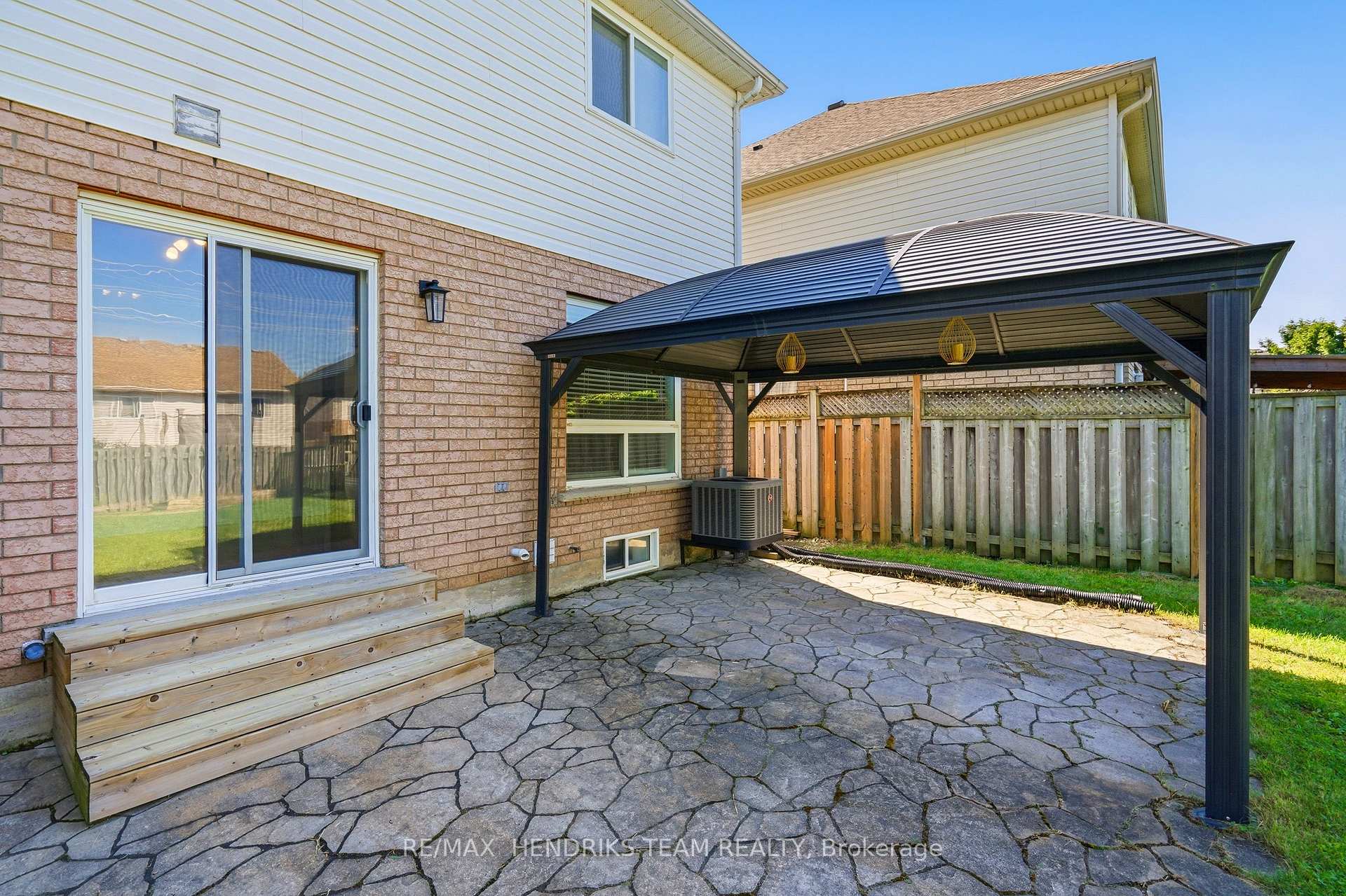 Photo 32 of 19 Mcbride Drive, St. Catharines, Rykert/Vansickle — HOMEH