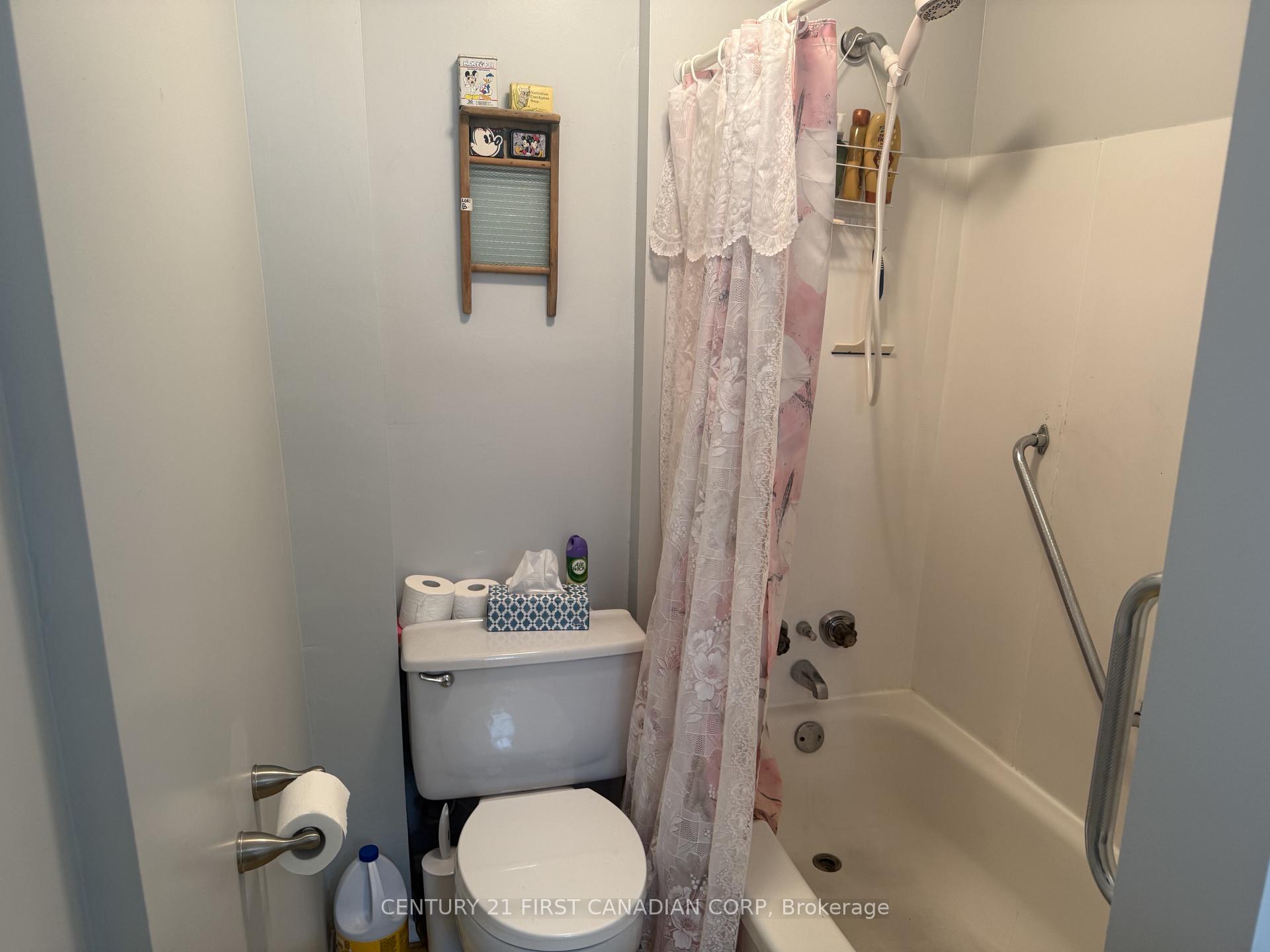 Photo 12 of 491 Central Avenue, London, East F — HOMEH