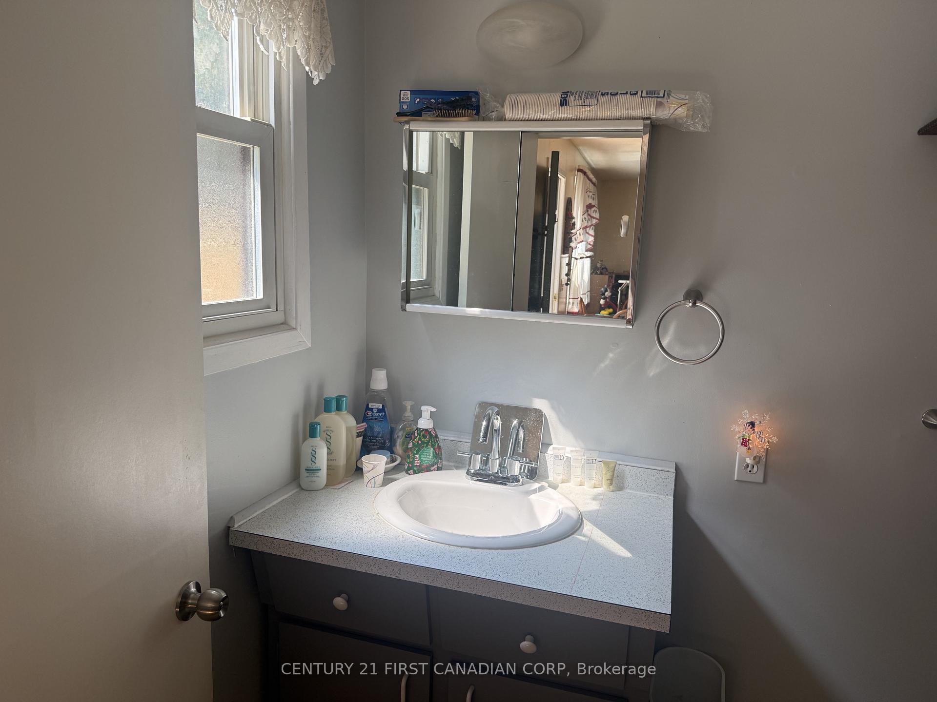 Photo 13 of 491 Central Avenue, London, East F — HOMEH