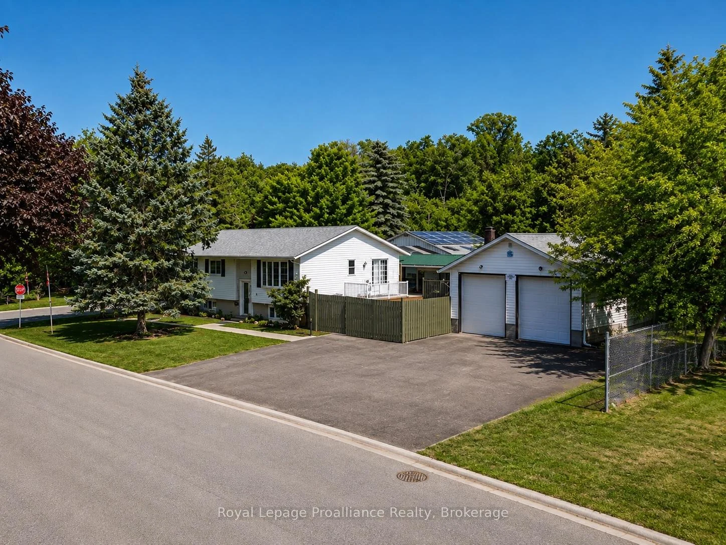 Photo 2 of 115 Nicholas Street, Quinte West, Trenton Ward — HOMEH