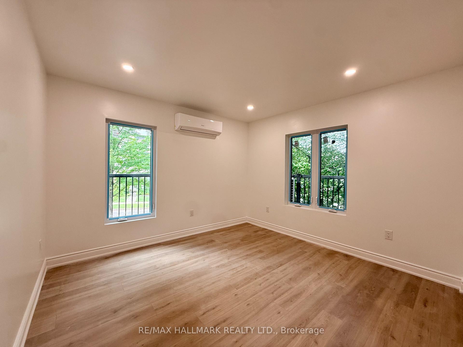 Photo 3 of 48R Bradgate Road, North York, Banbury-Don Mills — HOMEH