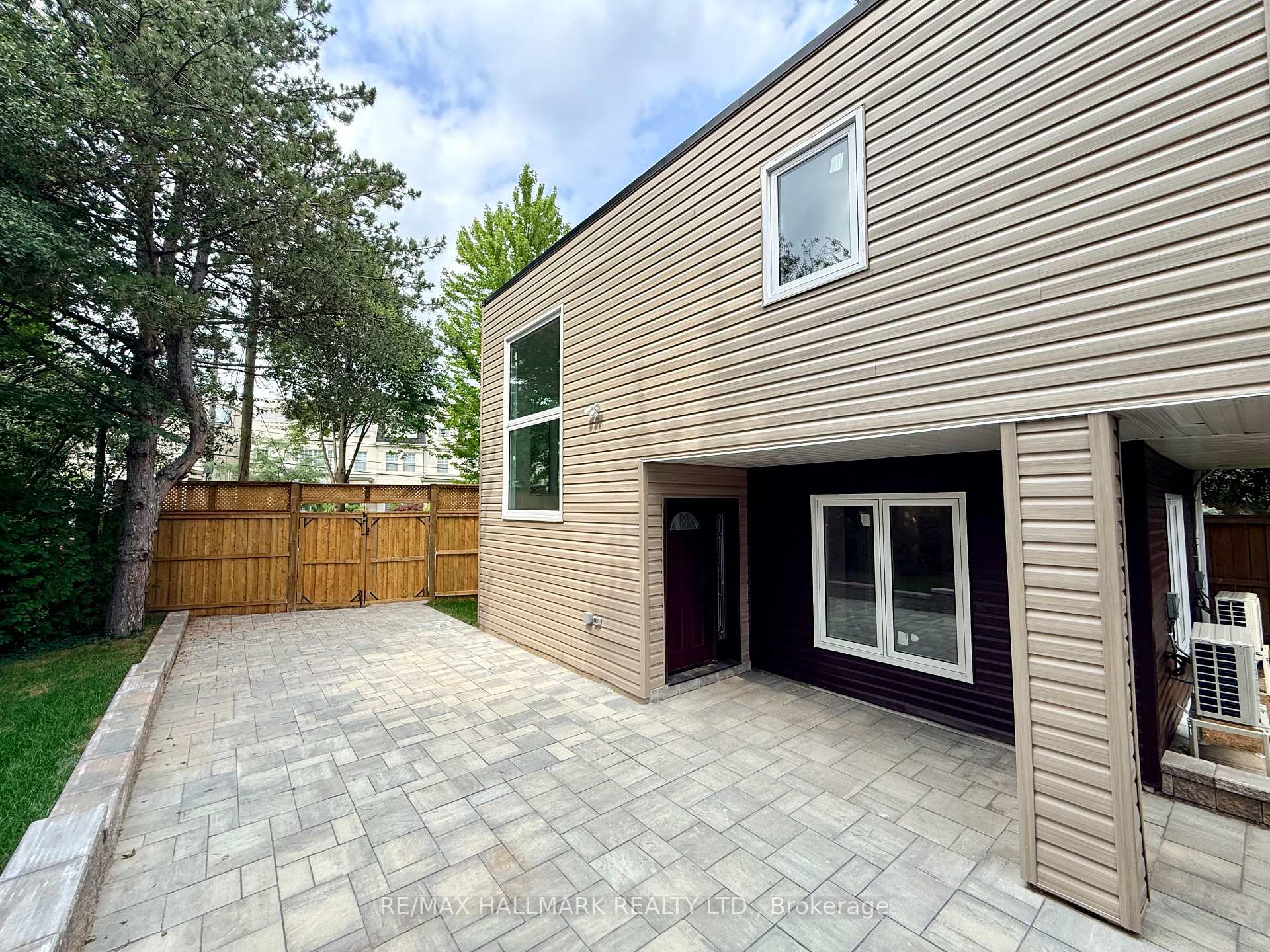 Photo 6 of 48R Bradgate Road, North York, Banbury-Don Mills — HOMEH