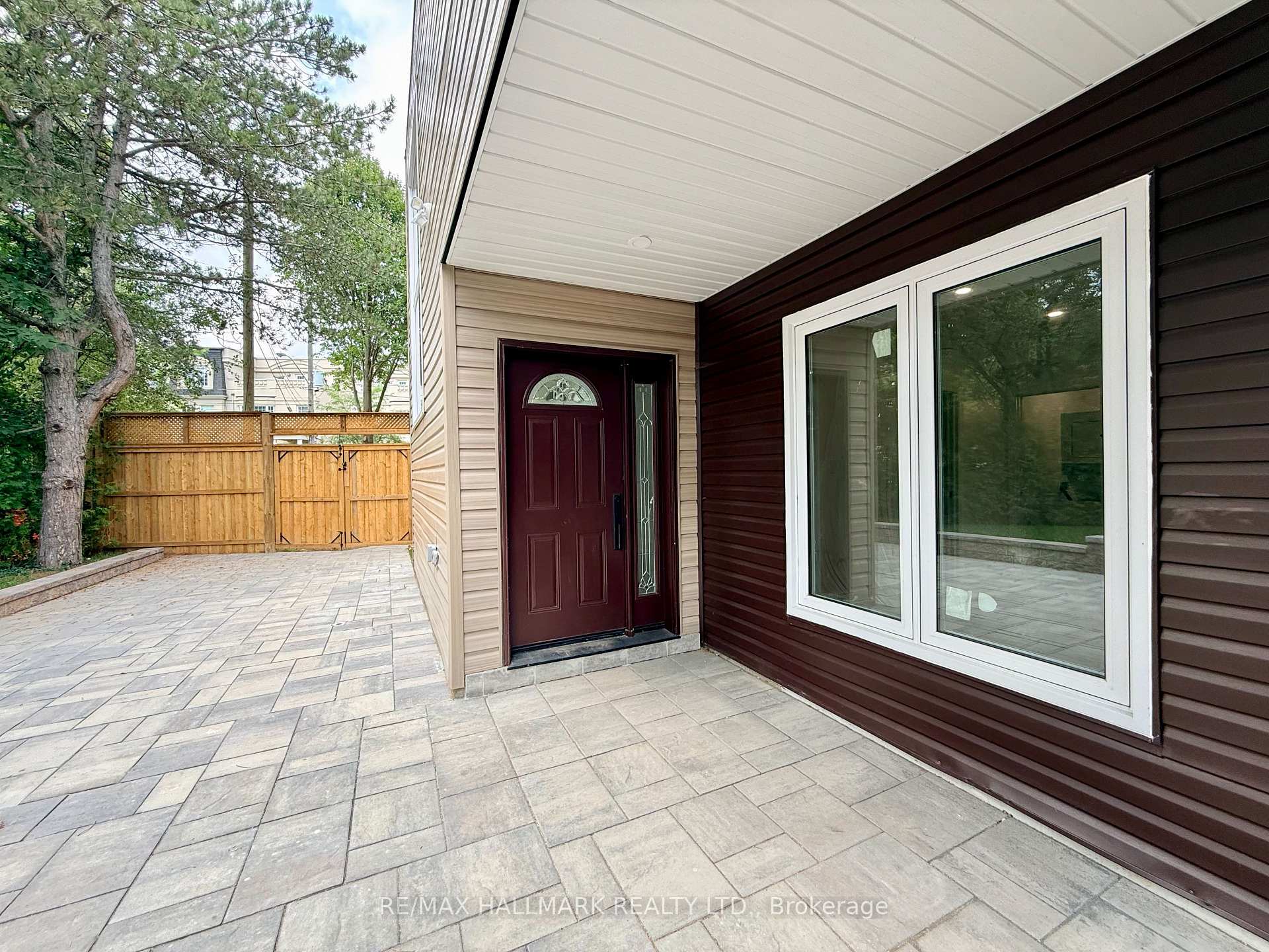Photo 7 of 48R Bradgate Road, North York, Banbury-Don Mills — HOMEH