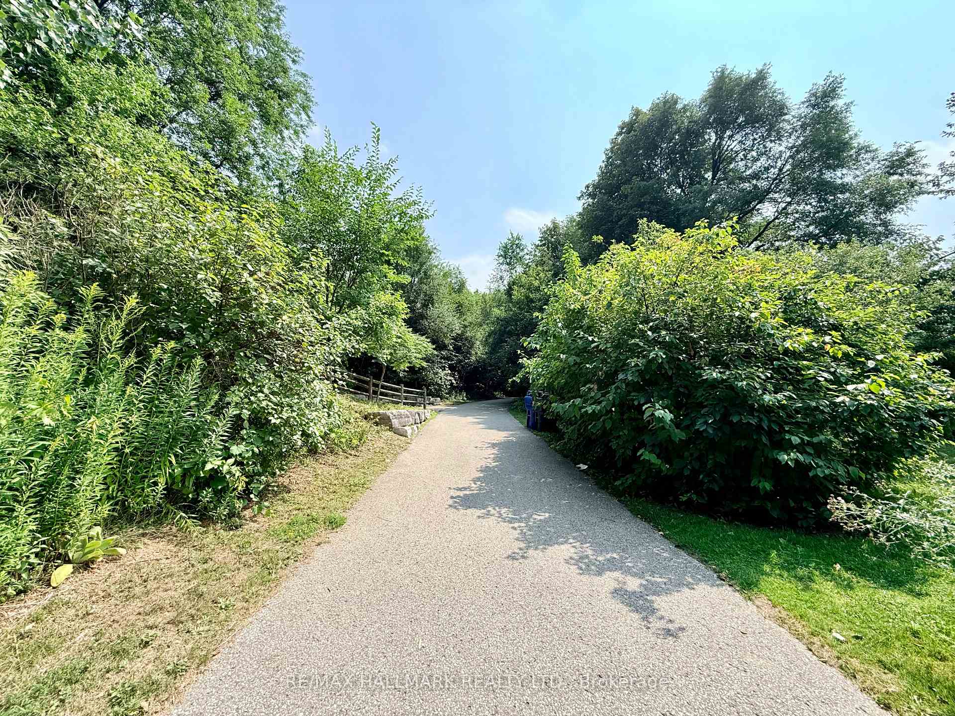 Photo 9 of 48R Bradgate Road, North York, Banbury-Don Mills — HOMEH