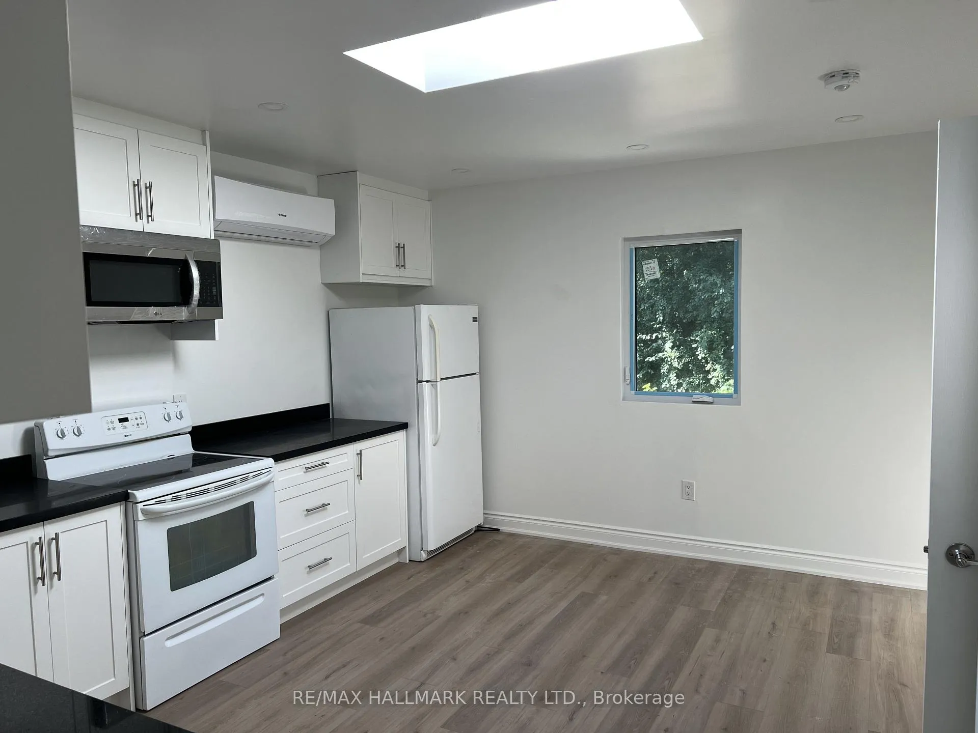 Photo 5 of 48R Bradgate Road, North York, Banbury-Don Mills — HOMEH