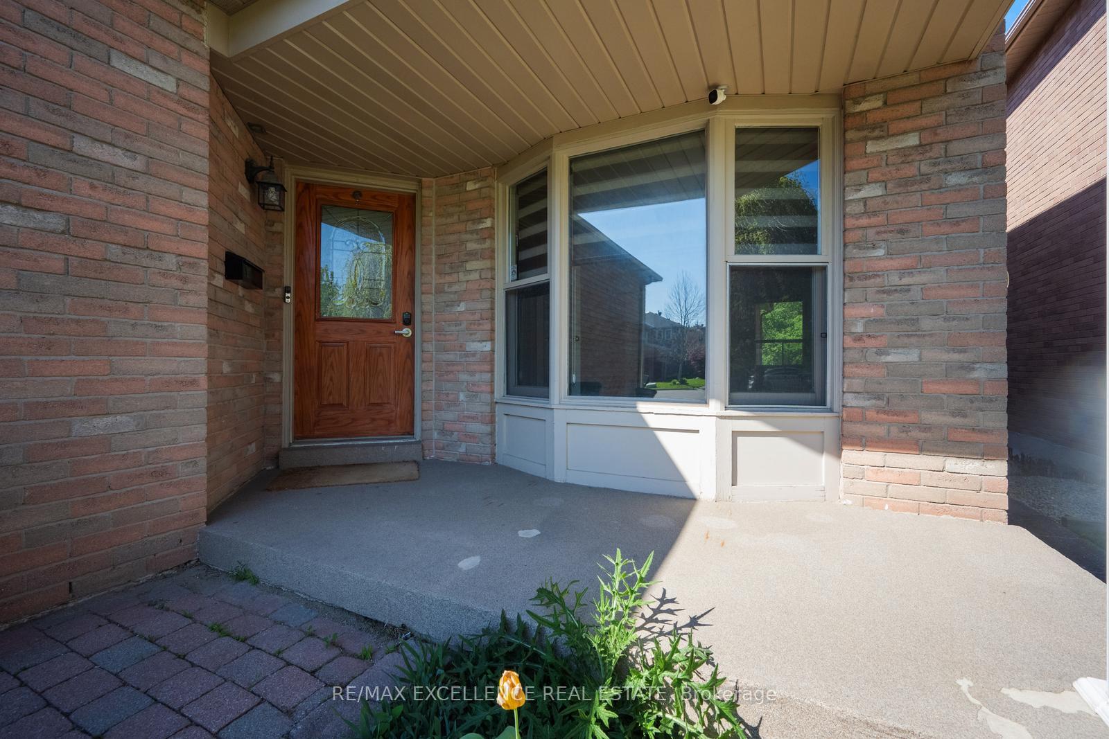 Photo 3 of 15 Nymark Place, Brampton, Westgate — HOMEH