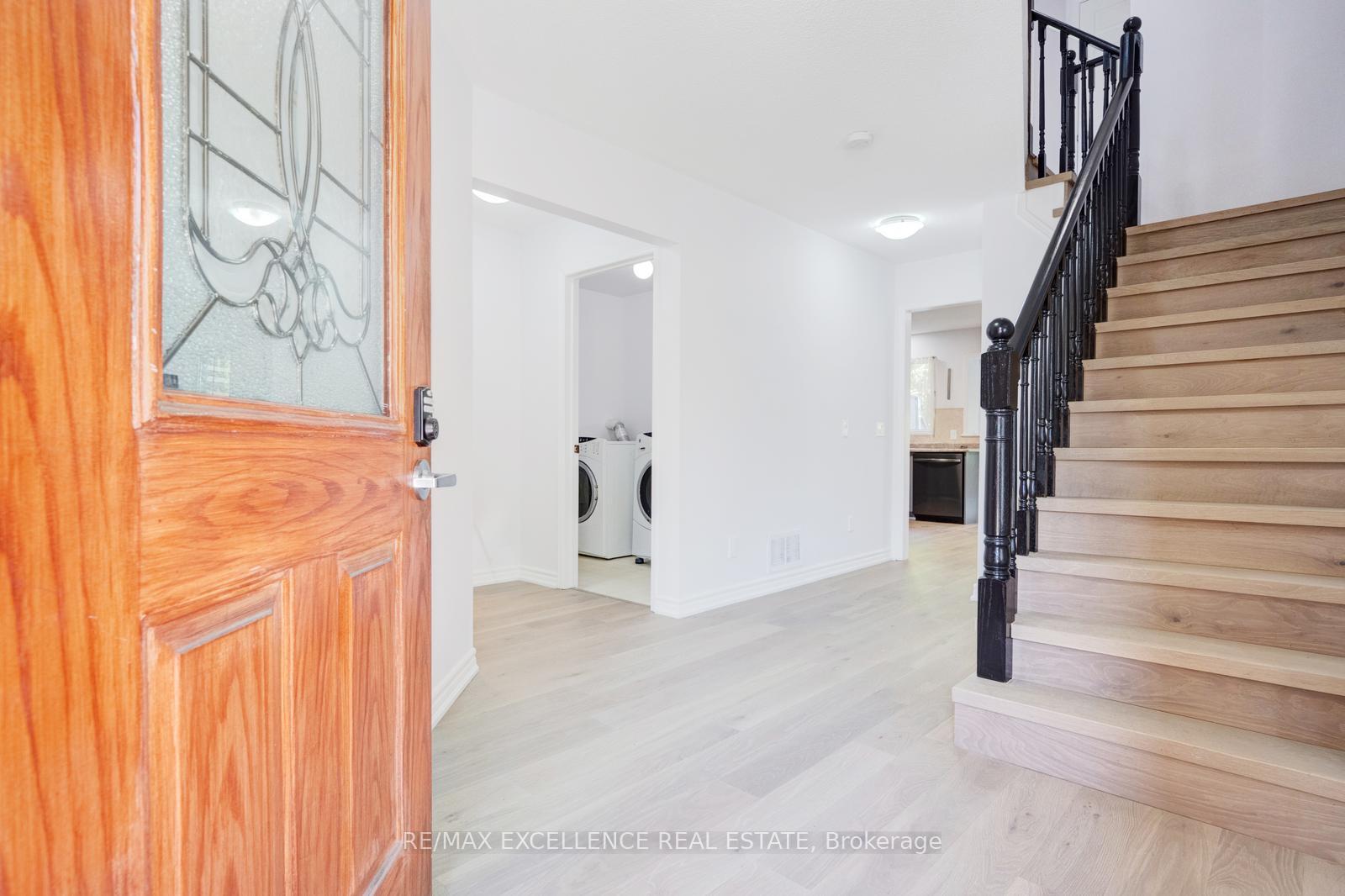 Photo 4 of 15 Nymark Place, Brampton, Westgate — HOMEH