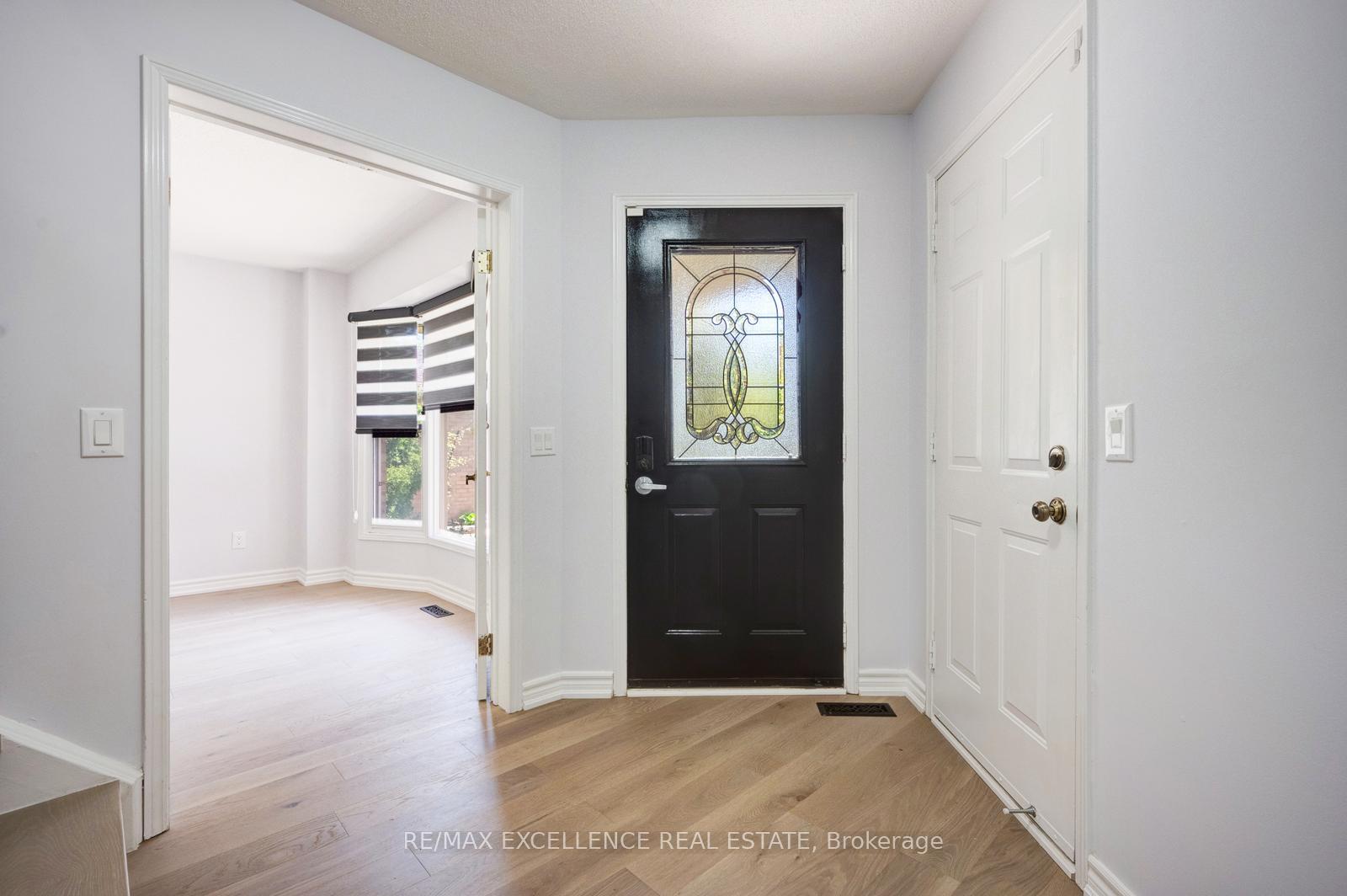Photo 5 of 15 Nymark Place, Brampton, Westgate — HOMEH