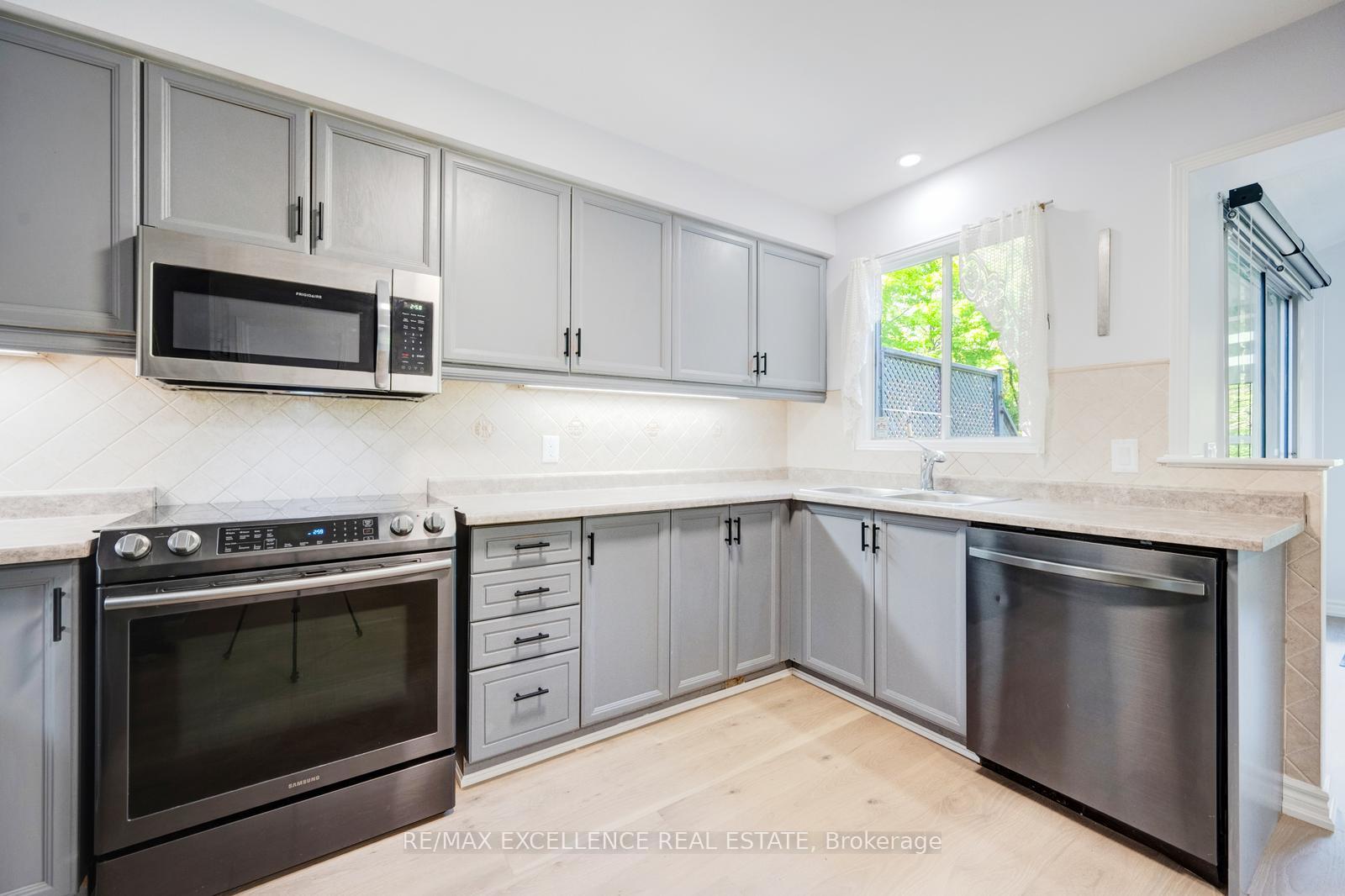 Photo 11 of 15 Nymark Place, Brampton, Westgate — HOMEH