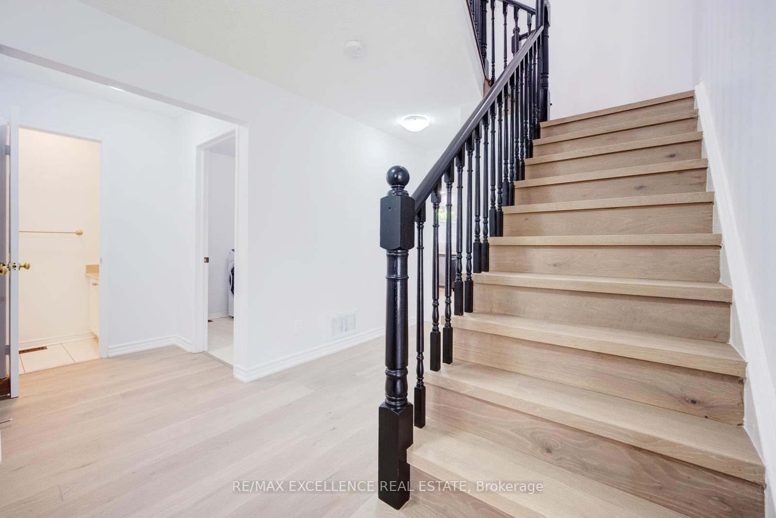 Photo 16 of 15 Nymark Place, Brampton, Westgate — HOMEH