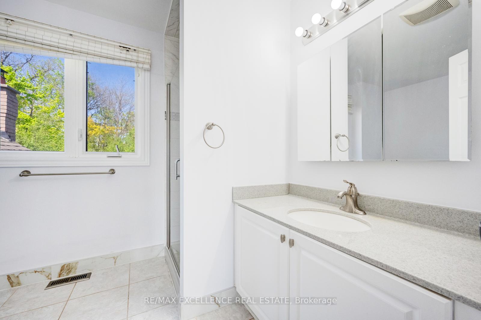 Photo 20 of 15 Nymark Place, Brampton, Westgate — HOMEH