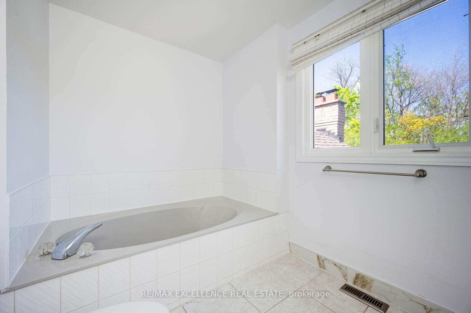 Photo 22 of 15 Nymark Place, Brampton, Westgate — HOMEH
