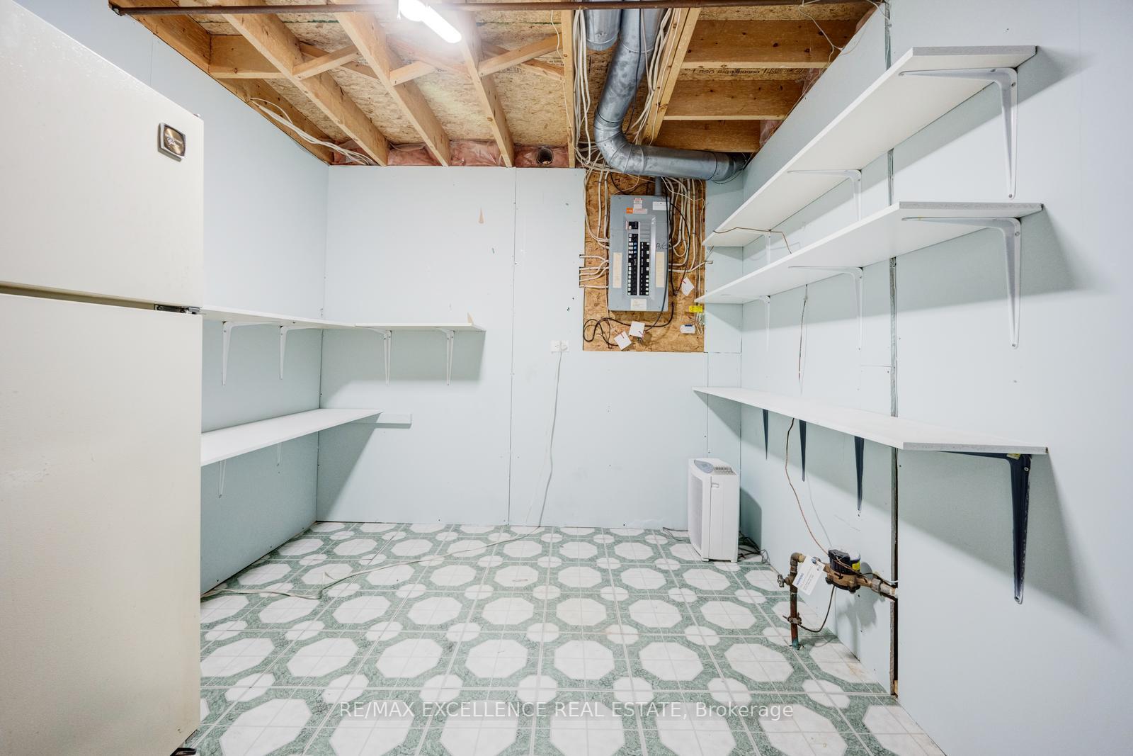 Photo 32 of 15 Nymark Place, Brampton, Westgate — HOMEH