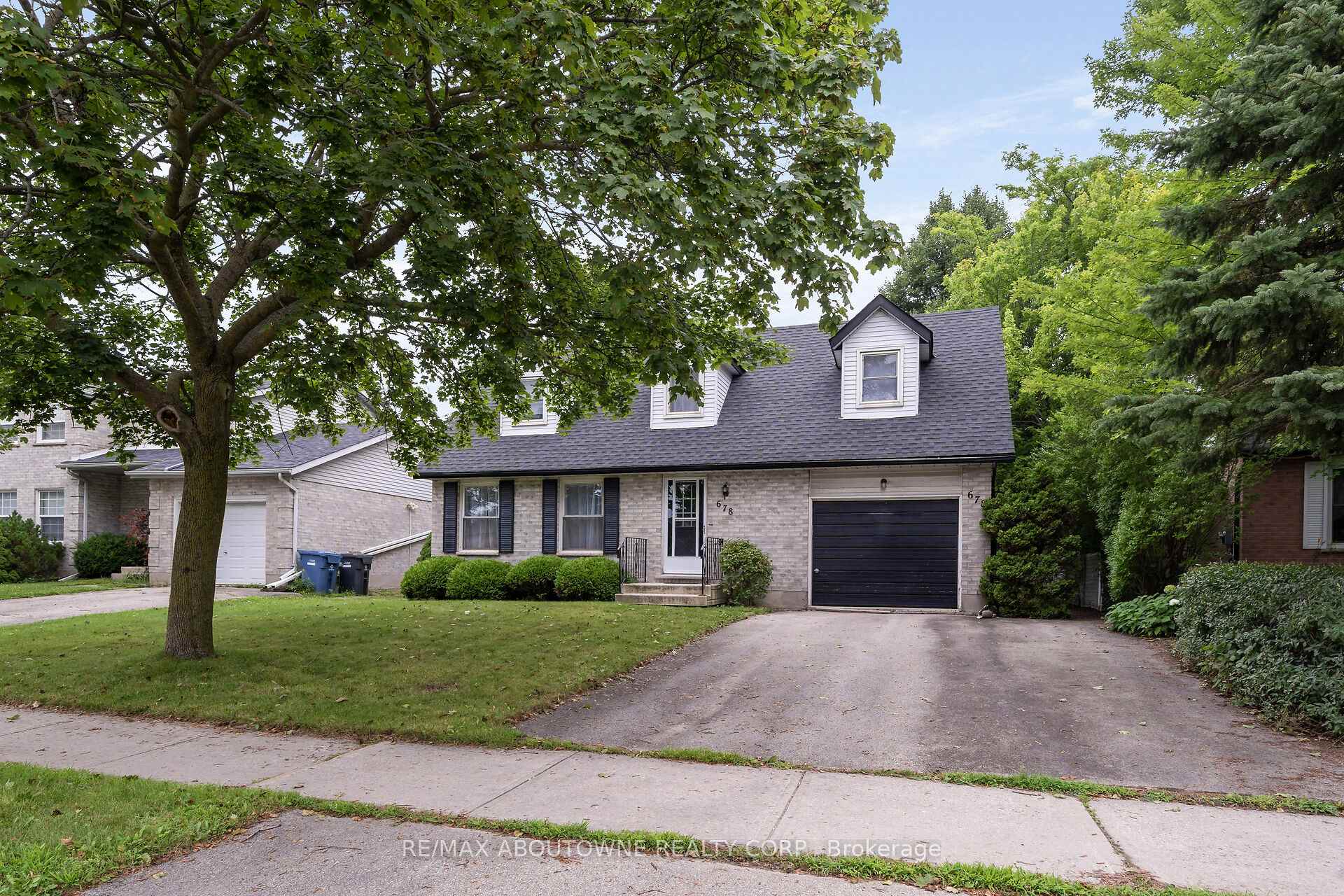 Photo 2 of 678 Edinburgh Road S, Guelph, Kortright West — HOMEH