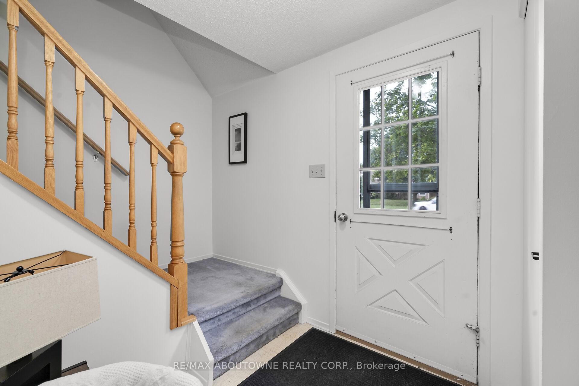 Photo 3 of 678 Edinburgh Road S, Guelph, Kortright West — HOMEH