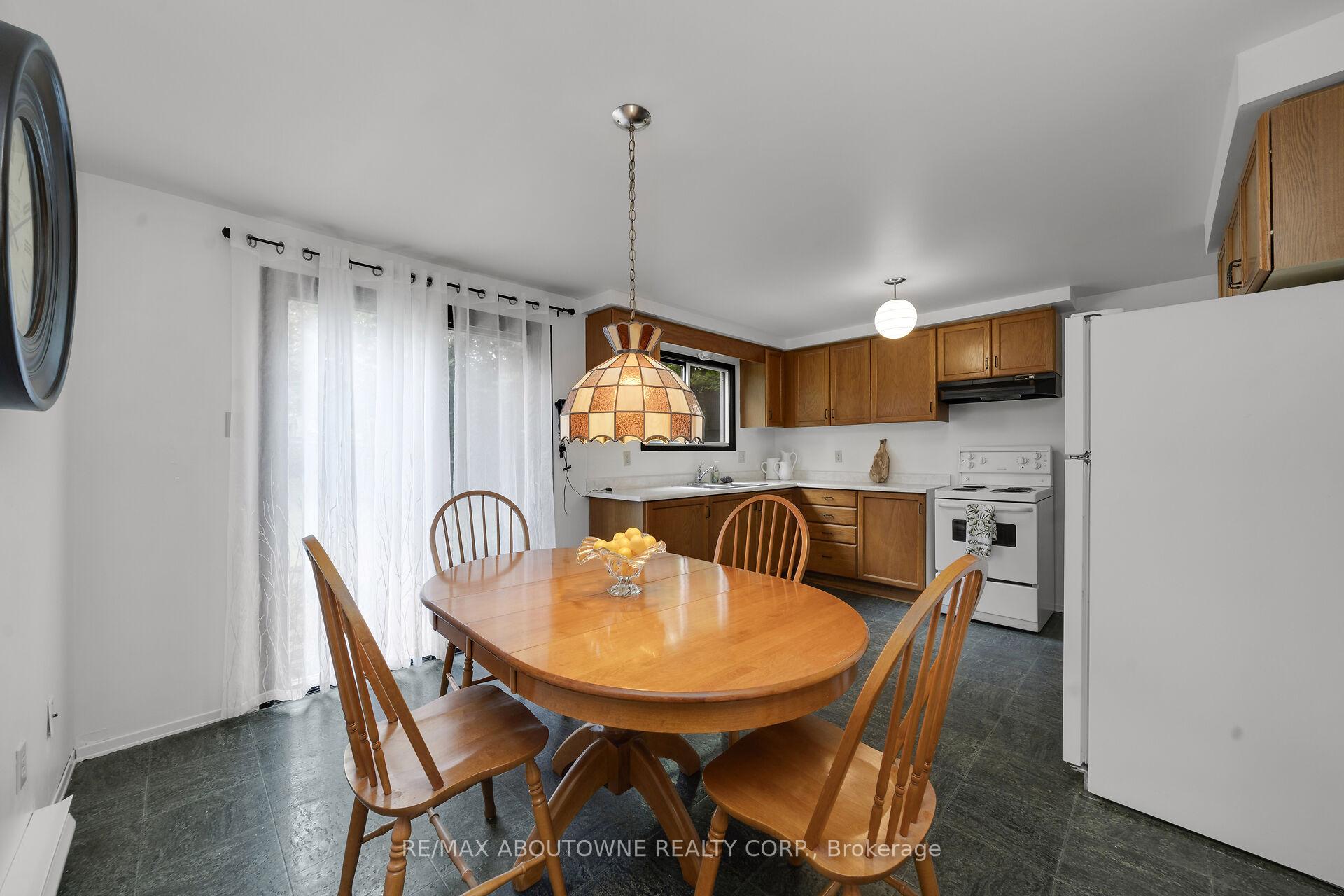 Photo 8 of 678 Edinburgh Road S, Guelph, Kortright West — HOMEH