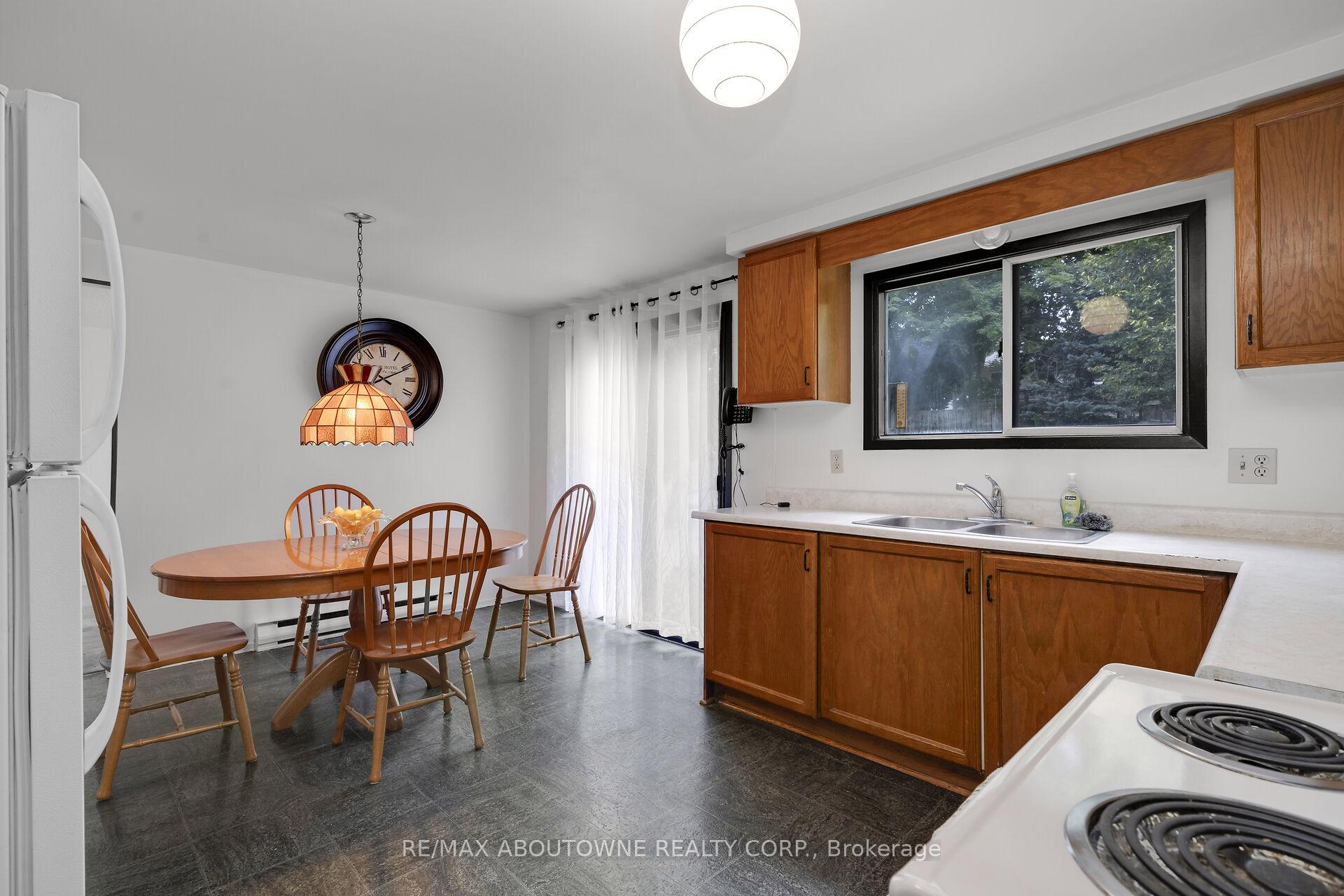 Photo 10 of 678 Edinburgh Road S, Guelph, Kortright West — HOMEH