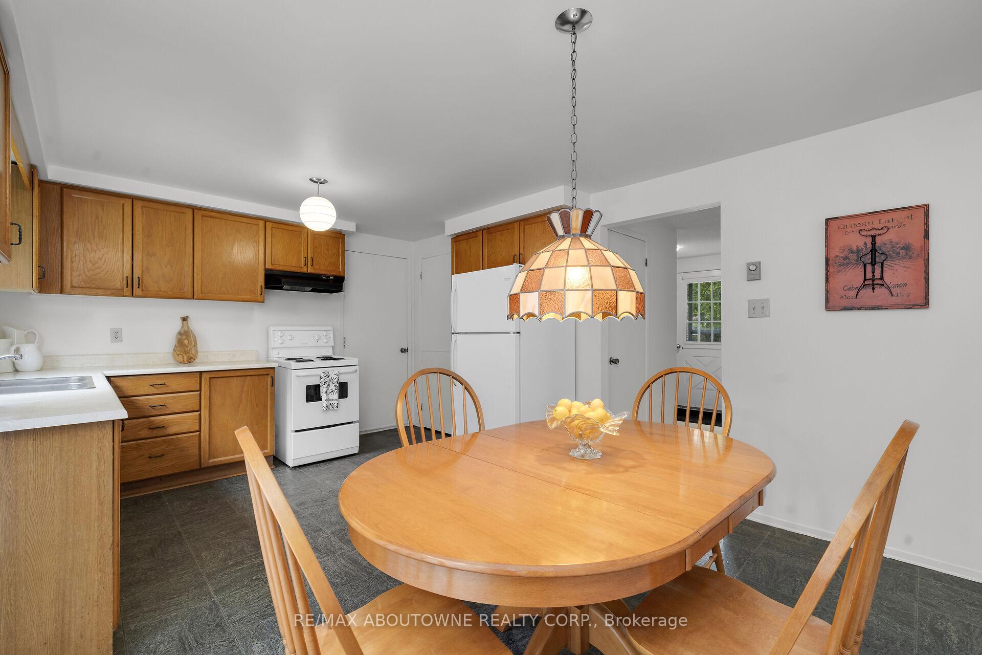 Photo 11 of 678 Edinburgh Road S, Guelph, Kortright West — HOMEH
