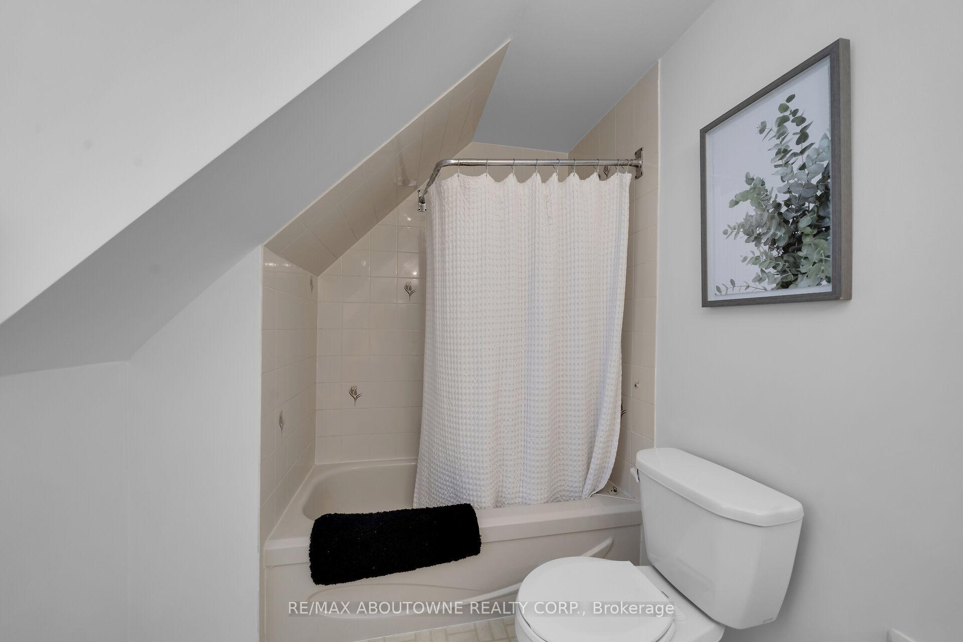 Photo 20 of 678 Edinburgh Road S, Guelph, Kortright West — HOMEH