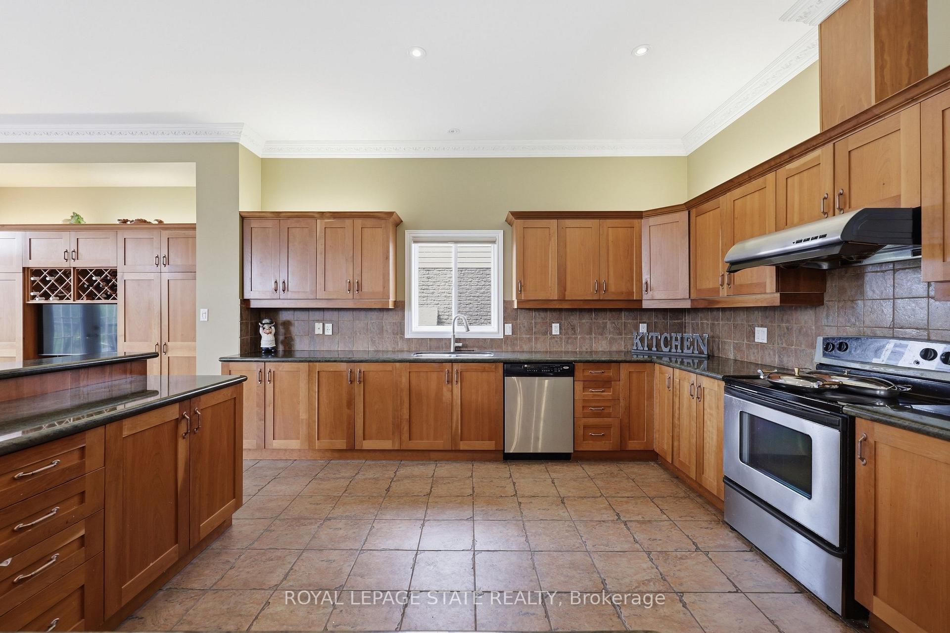 Photo 32 of 64 Joshua Avenue, Hamilton, Meadowlands — HOMEH