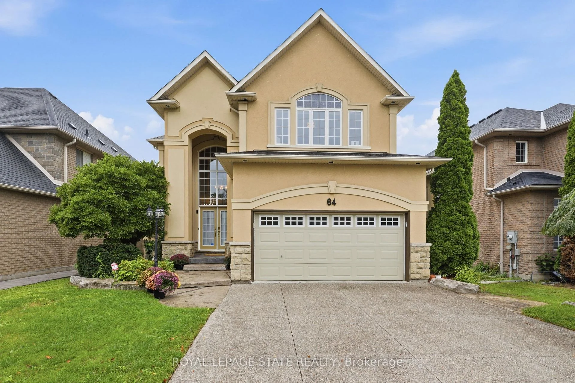 Photo 9 of 64 Joshua Avenue, Hamilton, Meadowlands — HOMEH