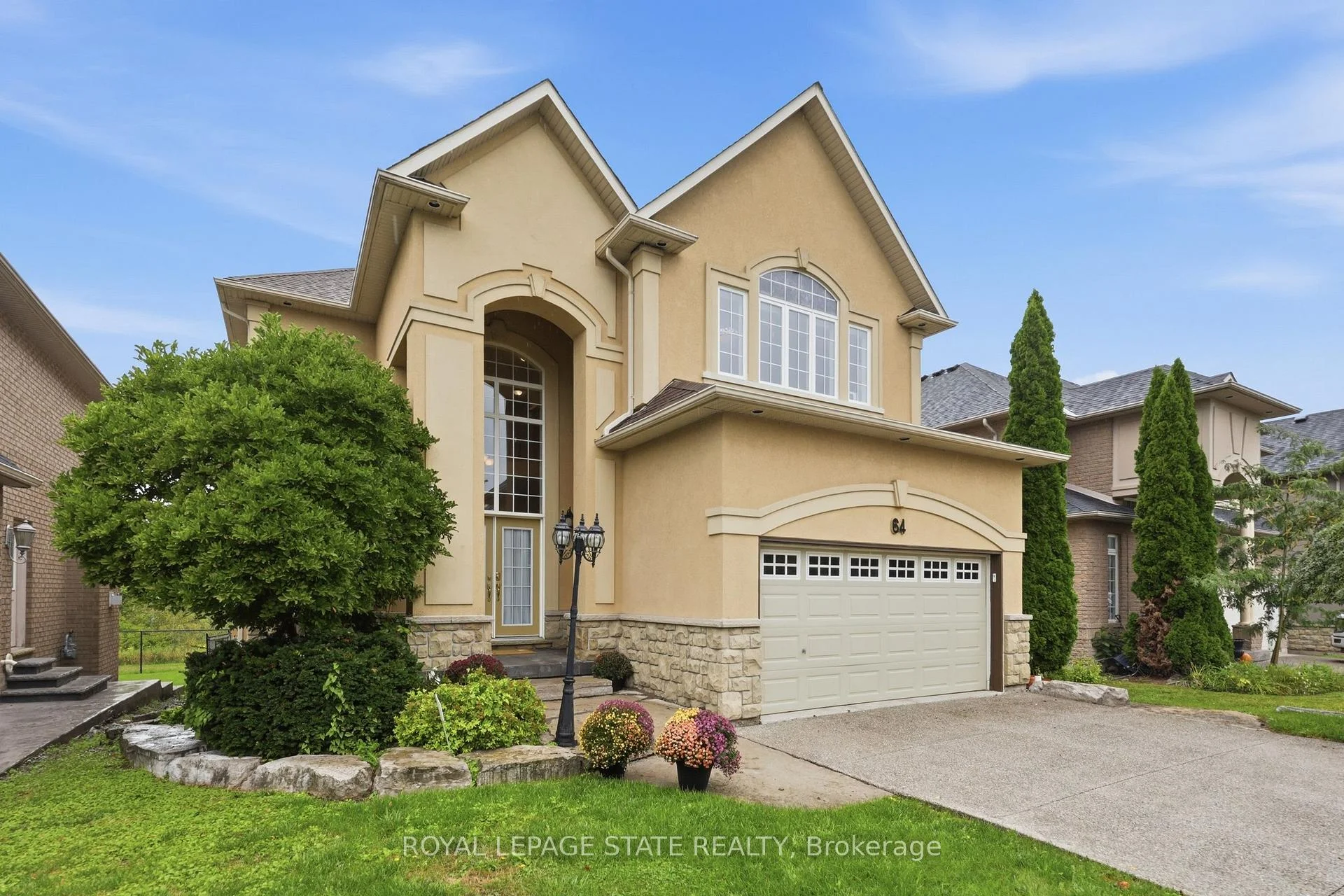 Photo 11 of 64 Joshua Avenue, Hamilton, Meadowlands — HOMEH