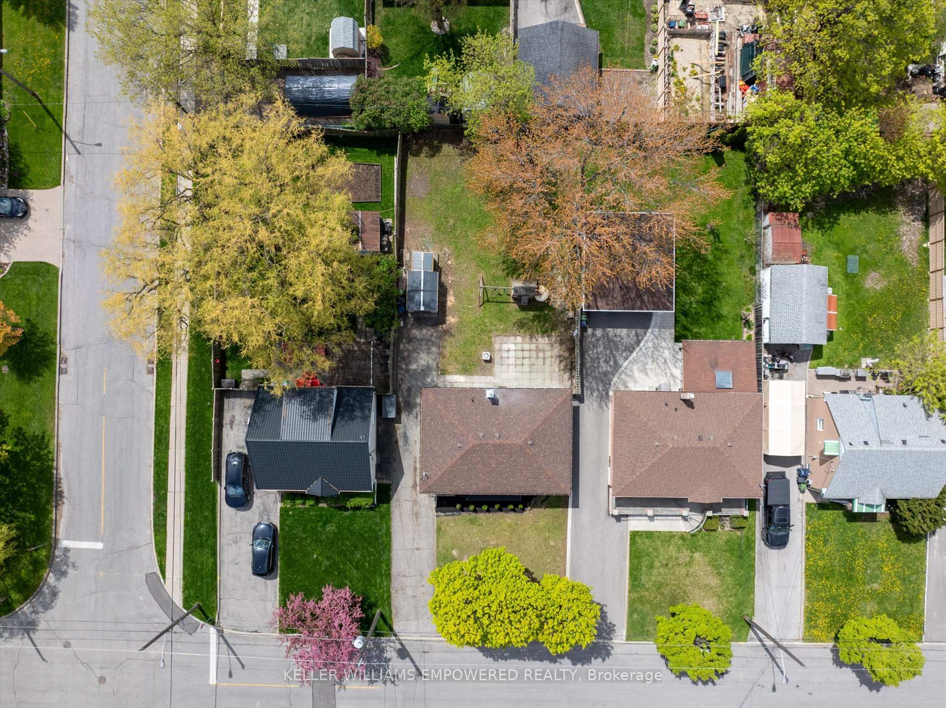 Photo 2 of 42 Deerhurst Avenue, North York, Humberlea-Pelmo Park — HOMEH