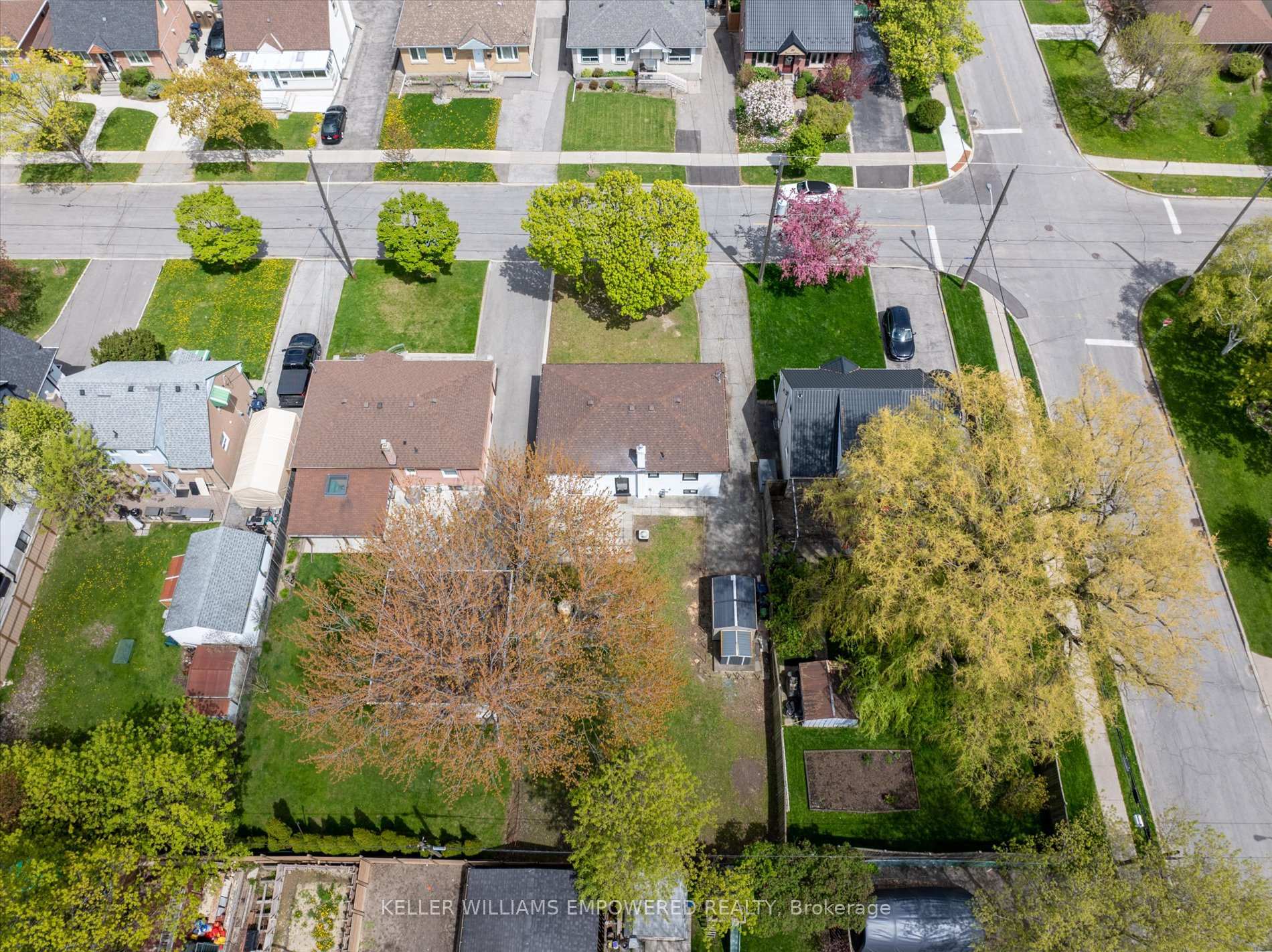 Photo 3 of 42 Deerhurst Avenue, North York, Humberlea-Pelmo Park — HOMEH
