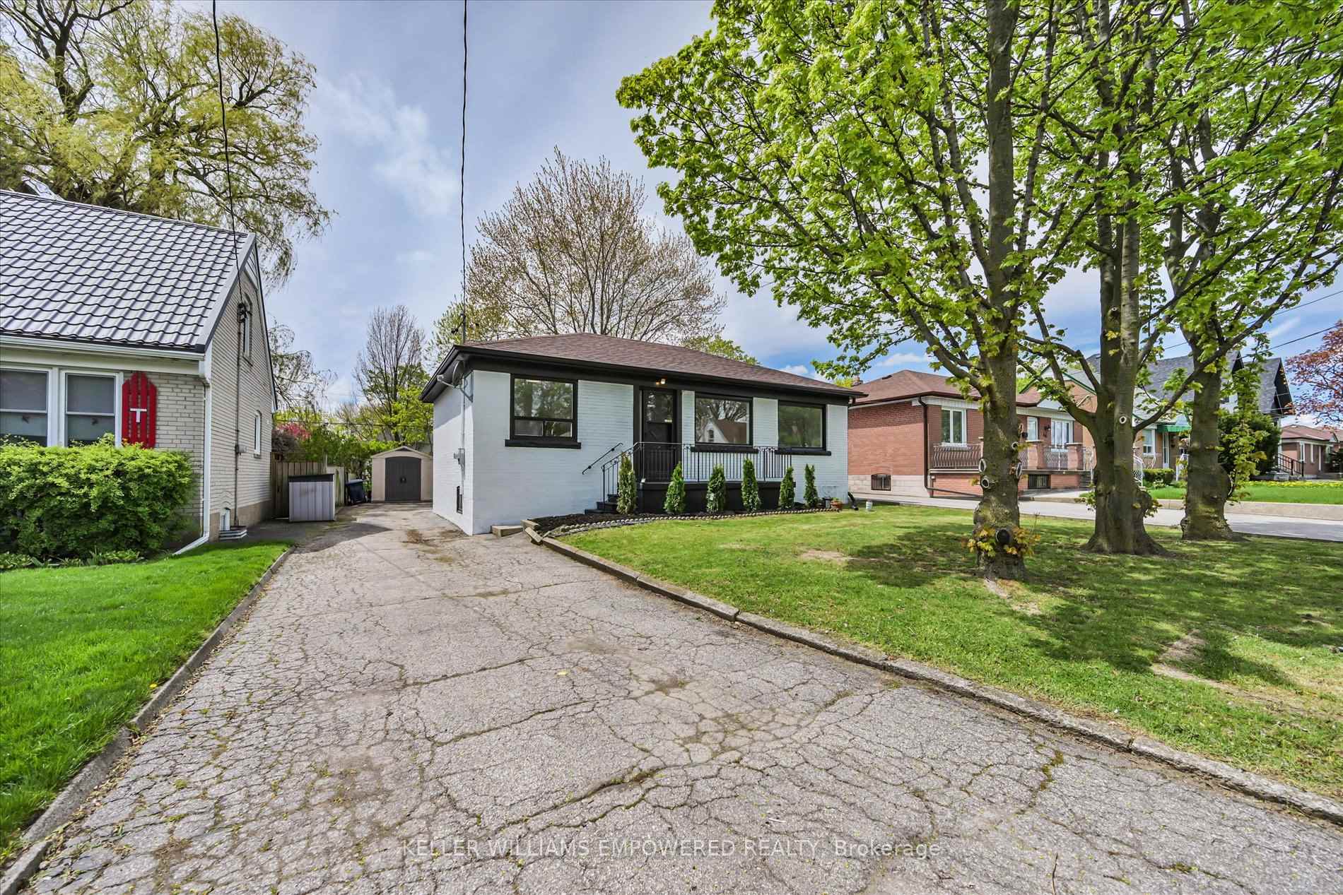 Photo 4 of 42 Deerhurst Avenue, North York, Humberlea-Pelmo Park — HOMEH