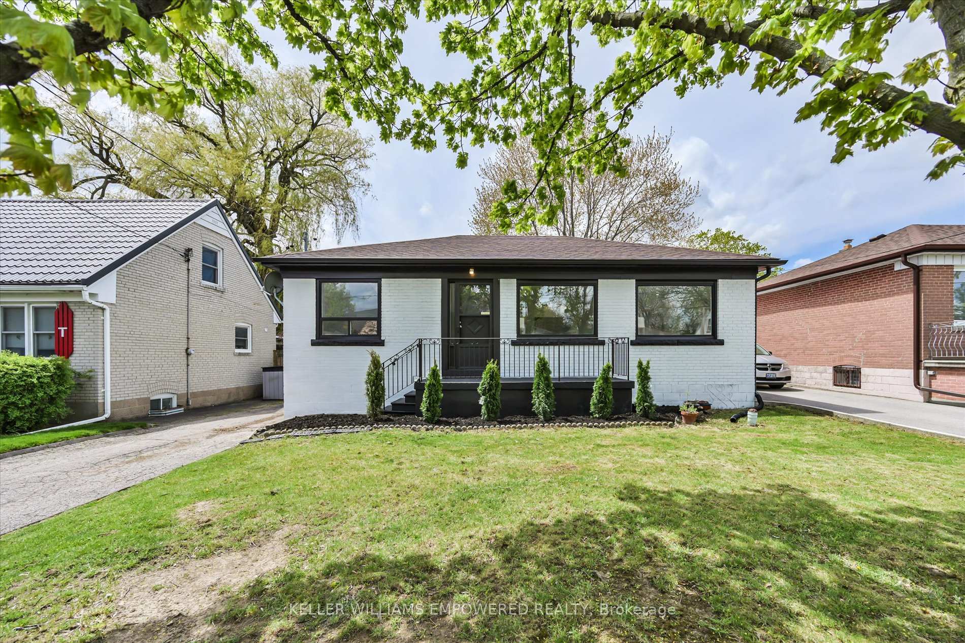 Photo 5 of 42 Deerhurst Avenue, North York, Humberlea-Pelmo Park — HOMEH
