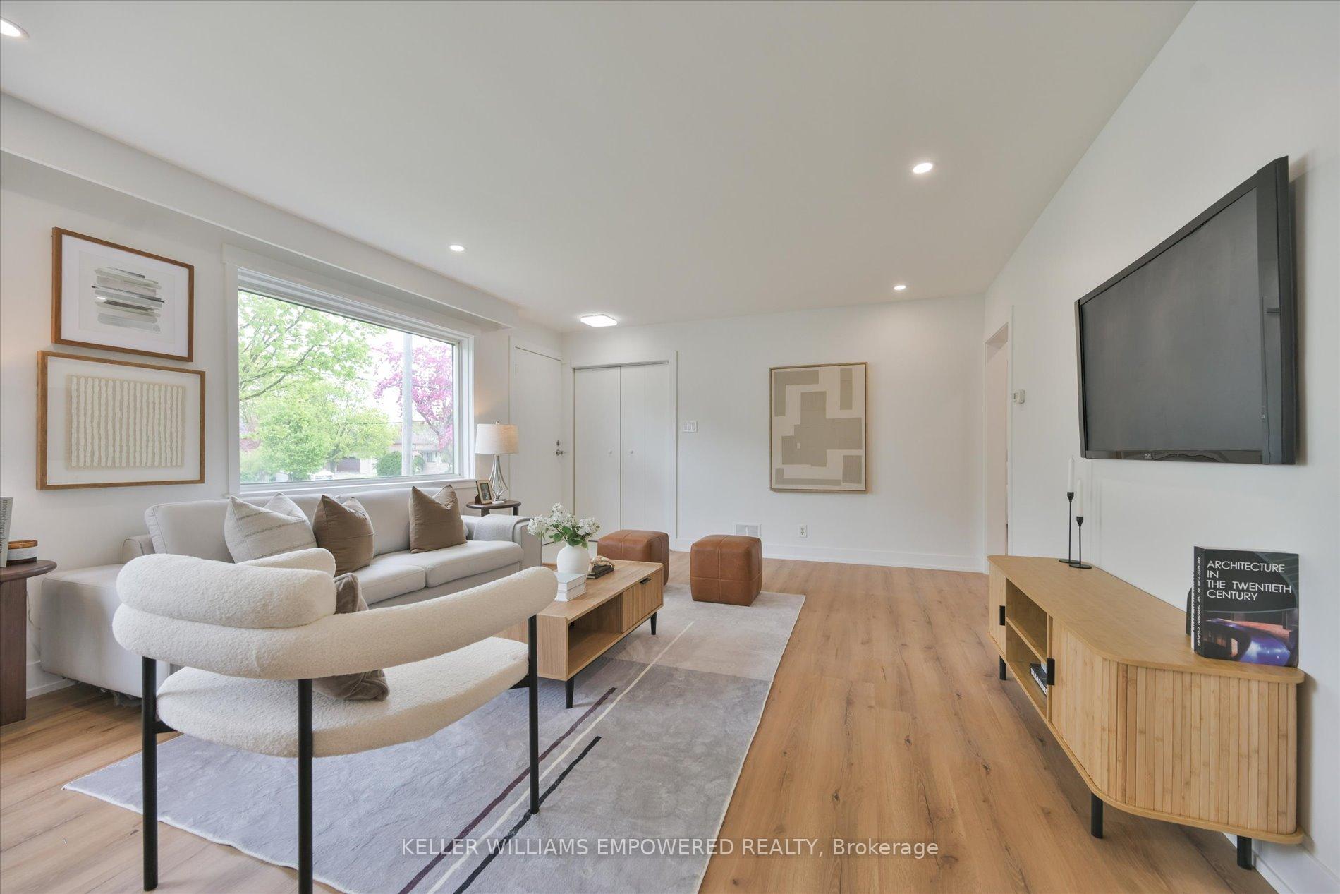 Photo 11 of 42 Deerhurst Avenue, North York, Humberlea-Pelmo Park — HOMEH