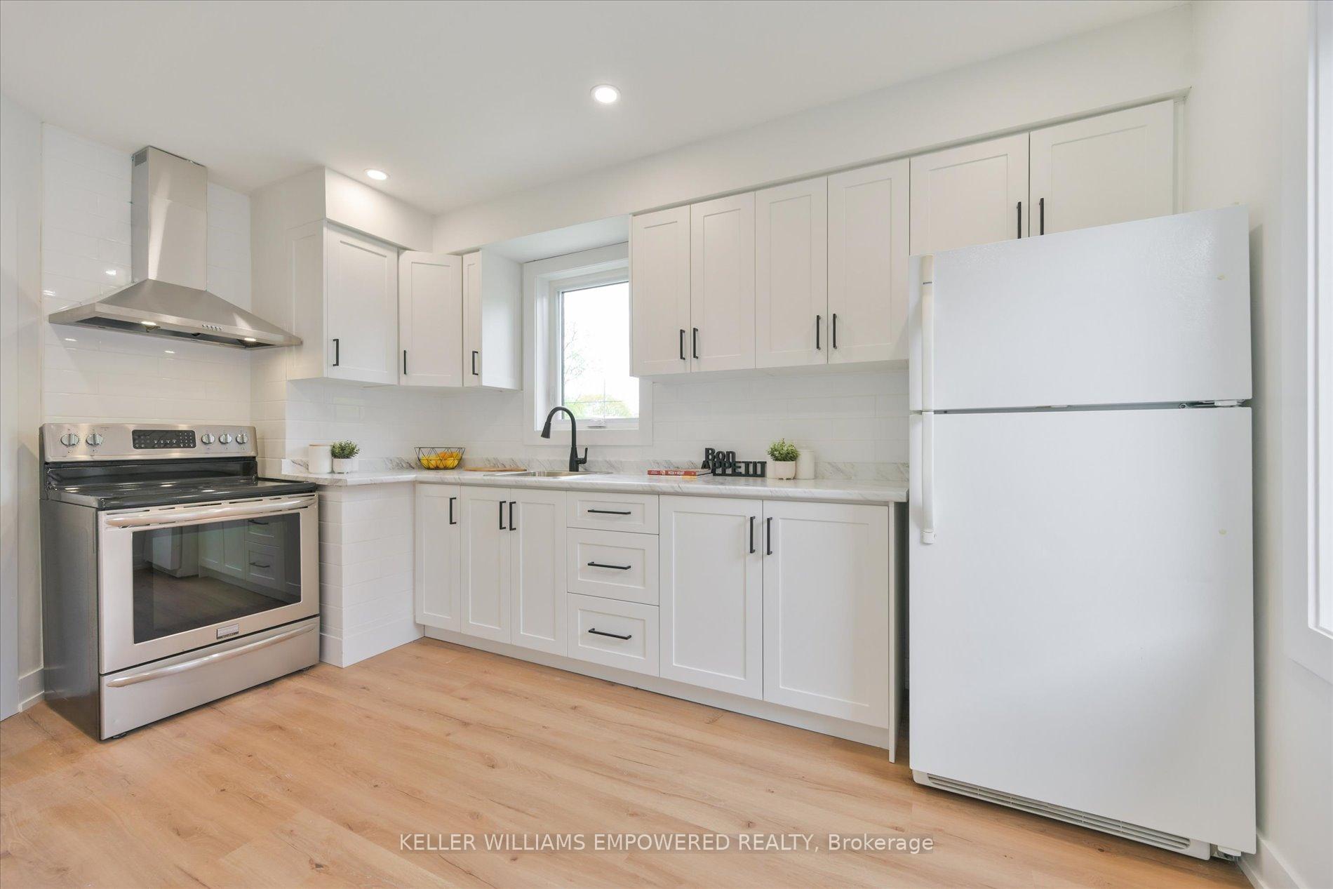 Photo 16 of 42 Deerhurst Avenue, North York, Humberlea-Pelmo Park — HOMEH