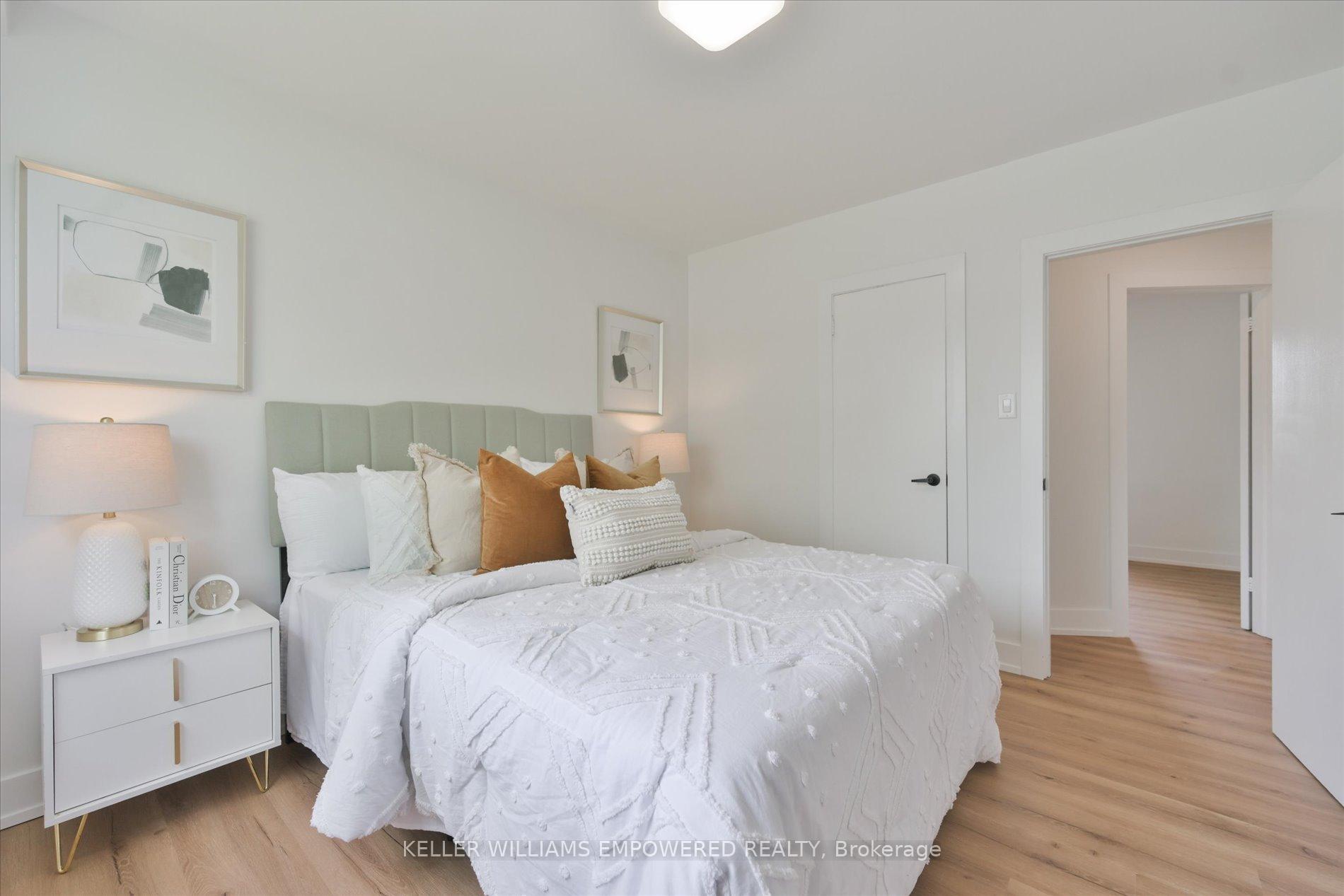 Photo 22 of 42 Deerhurst Avenue, North York, Humberlea-Pelmo Park — HOMEH