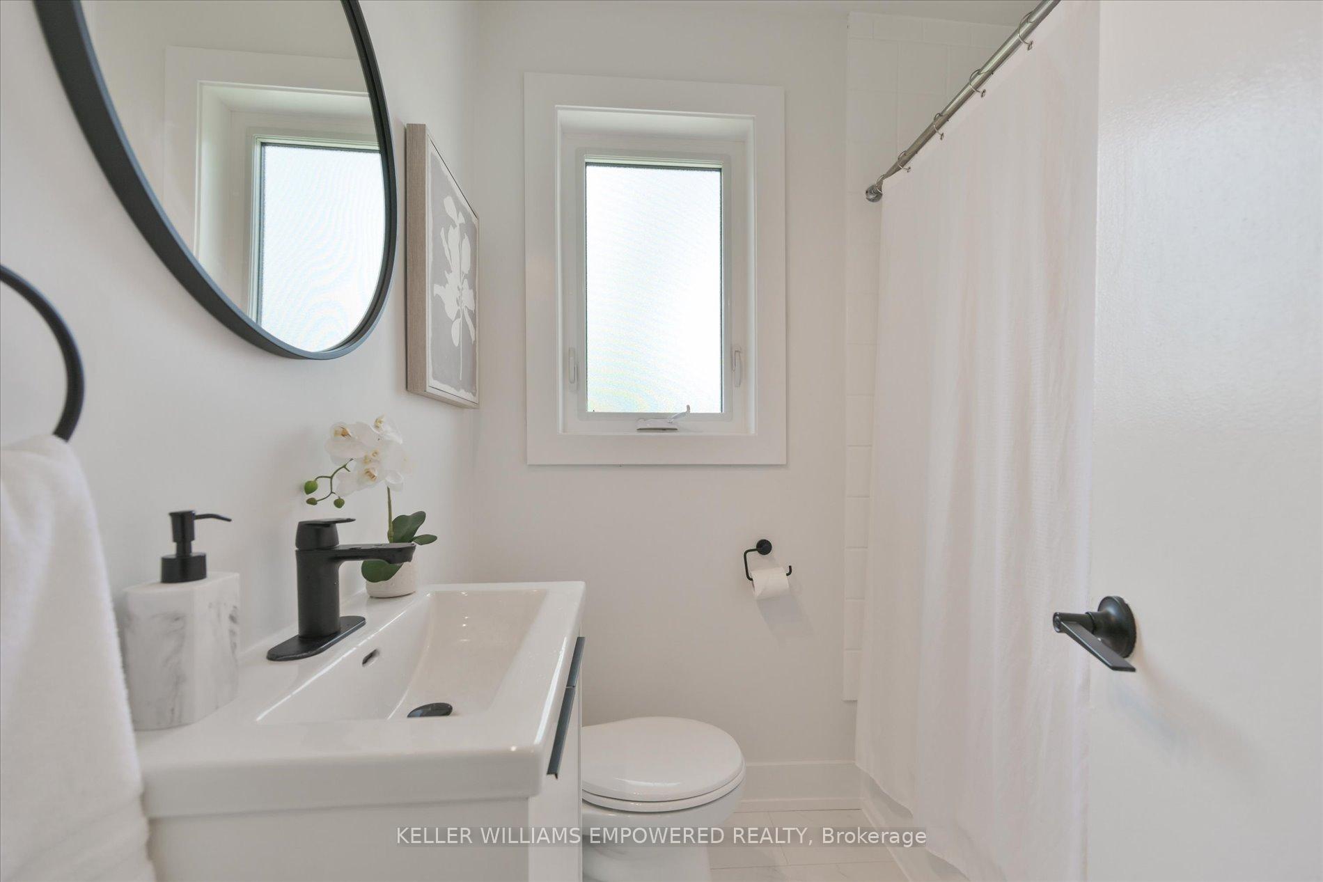 Photo 25 of 42 Deerhurst Avenue, North York, Humberlea-Pelmo Park — HOMEH