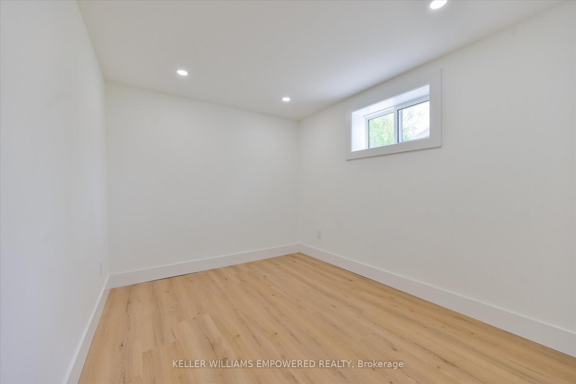 Photo 31 of 42 Deerhurst Avenue, North York, Humberlea-Pelmo Park — HOMEH