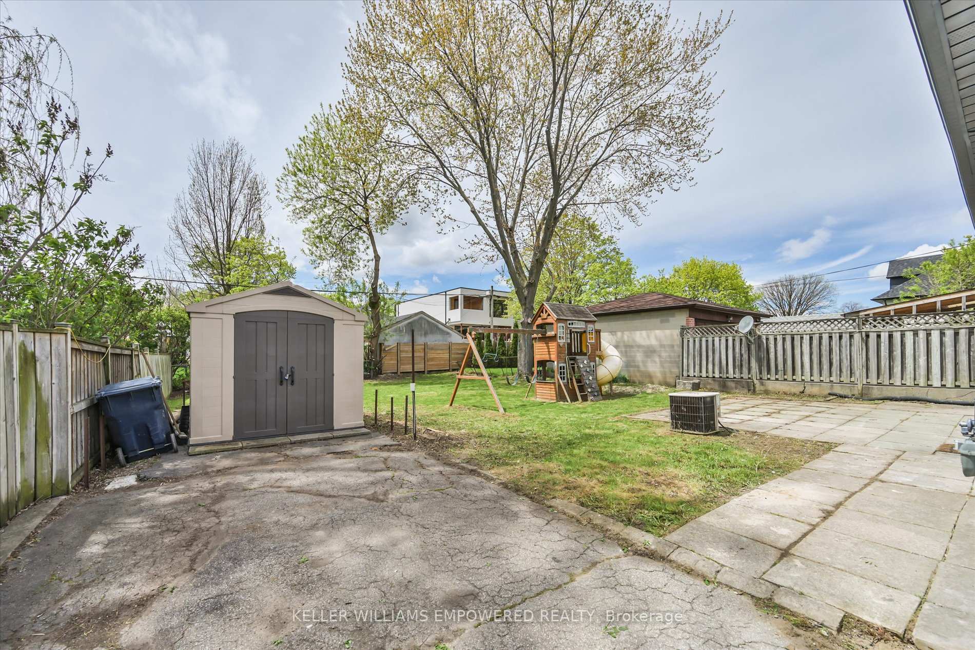 Photo 34 of 42 Deerhurst Avenue, North York, Humberlea-Pelmo Park — HOMEH