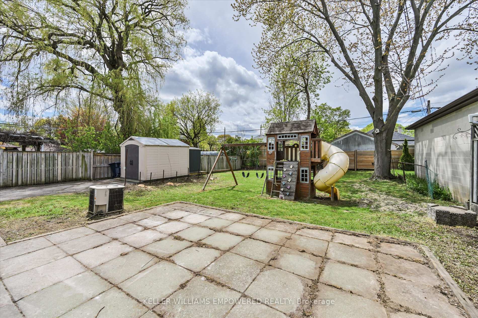 Photo 35 of 42 Deerhurst Avenue, North York, Humberlea-Pelmo Park — HOMEH