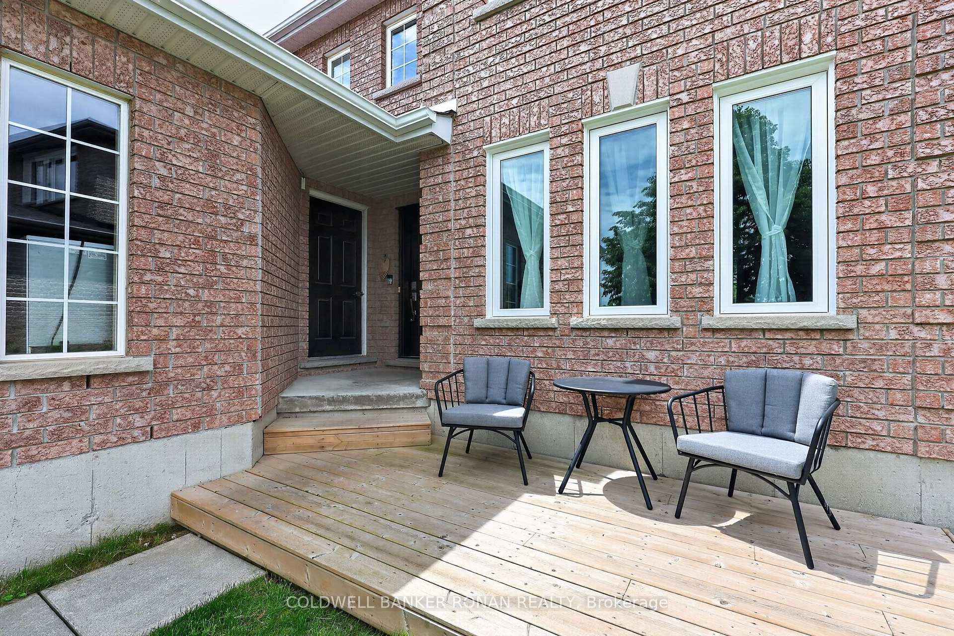 Photo 3 of 24 Ryan Court, Barrie, Little Lake — HOMEH