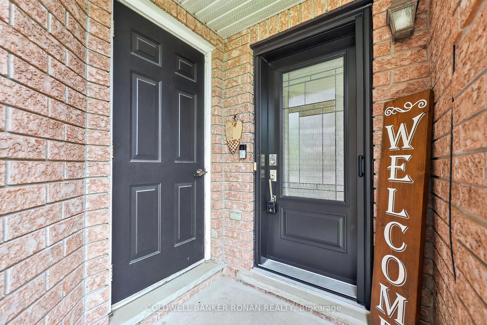 Photo 4 of 24 Ryan Court, Barrie, Little Lake — HOMEH