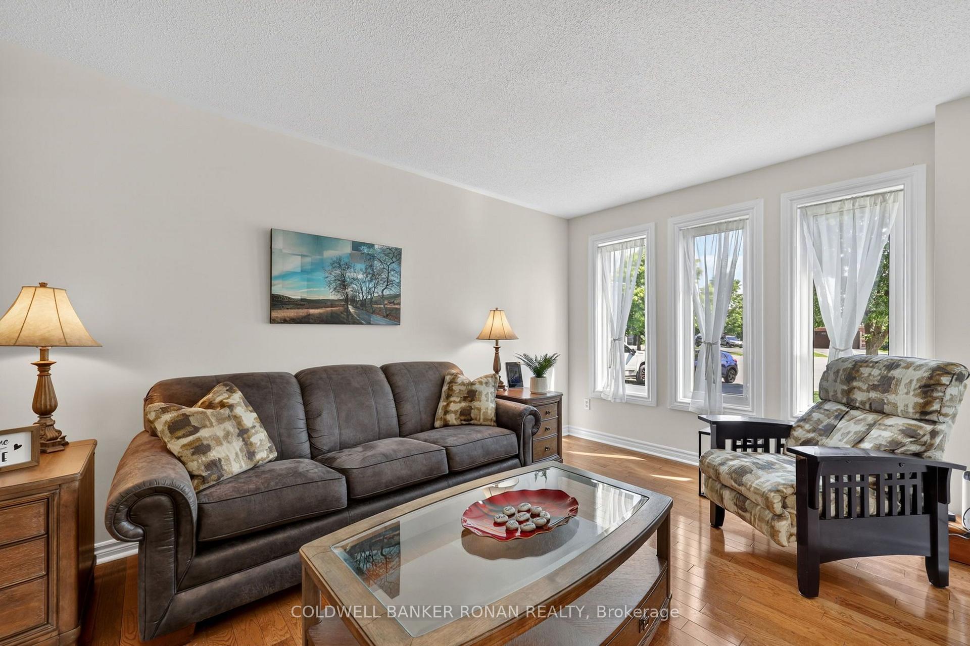 Photo 7 of 24 Ryan Court, Barrie, Little Lake — HOMEH