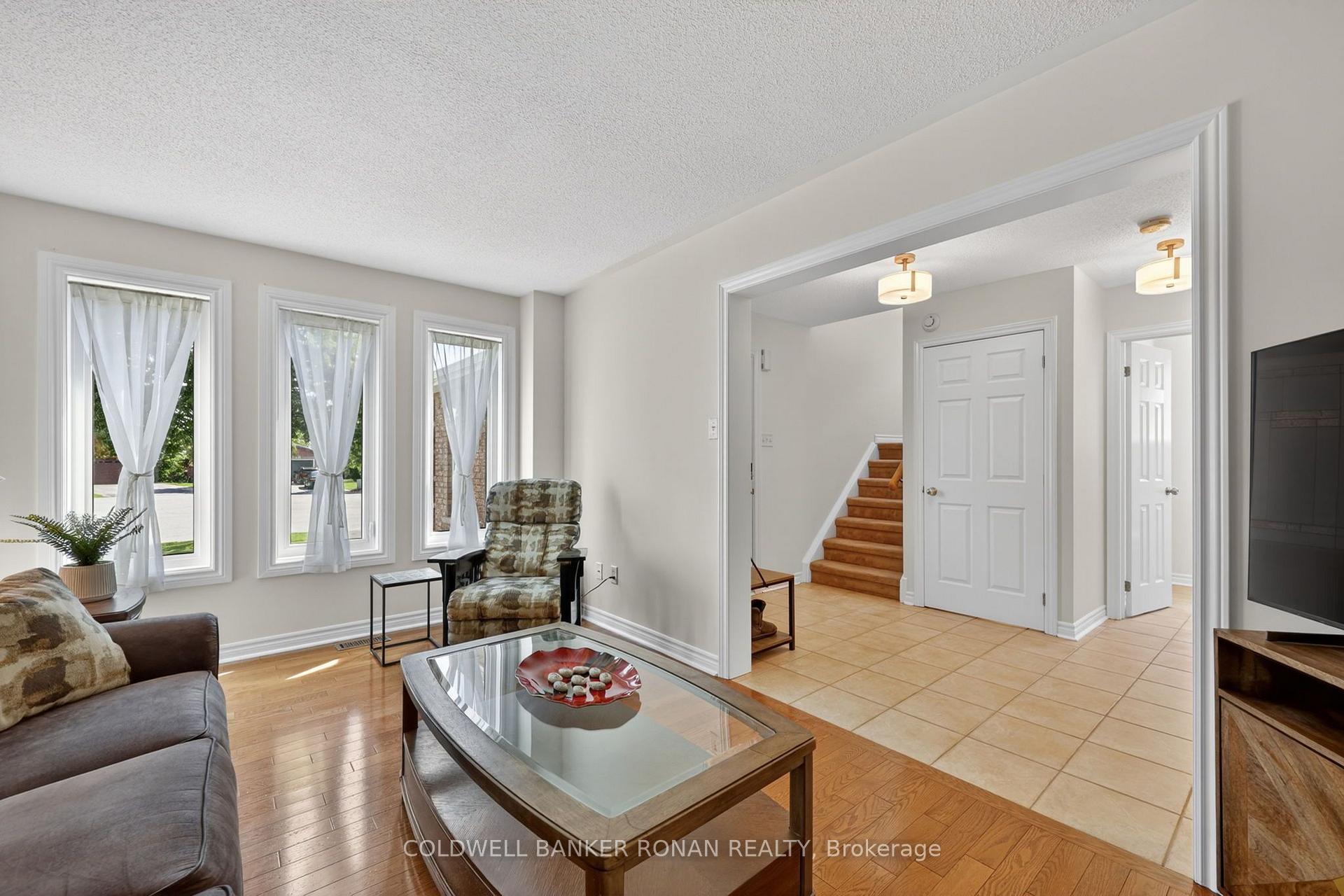 Photo 9 of 24 Ryan Court, Barrie, Little Lake — HOMEH