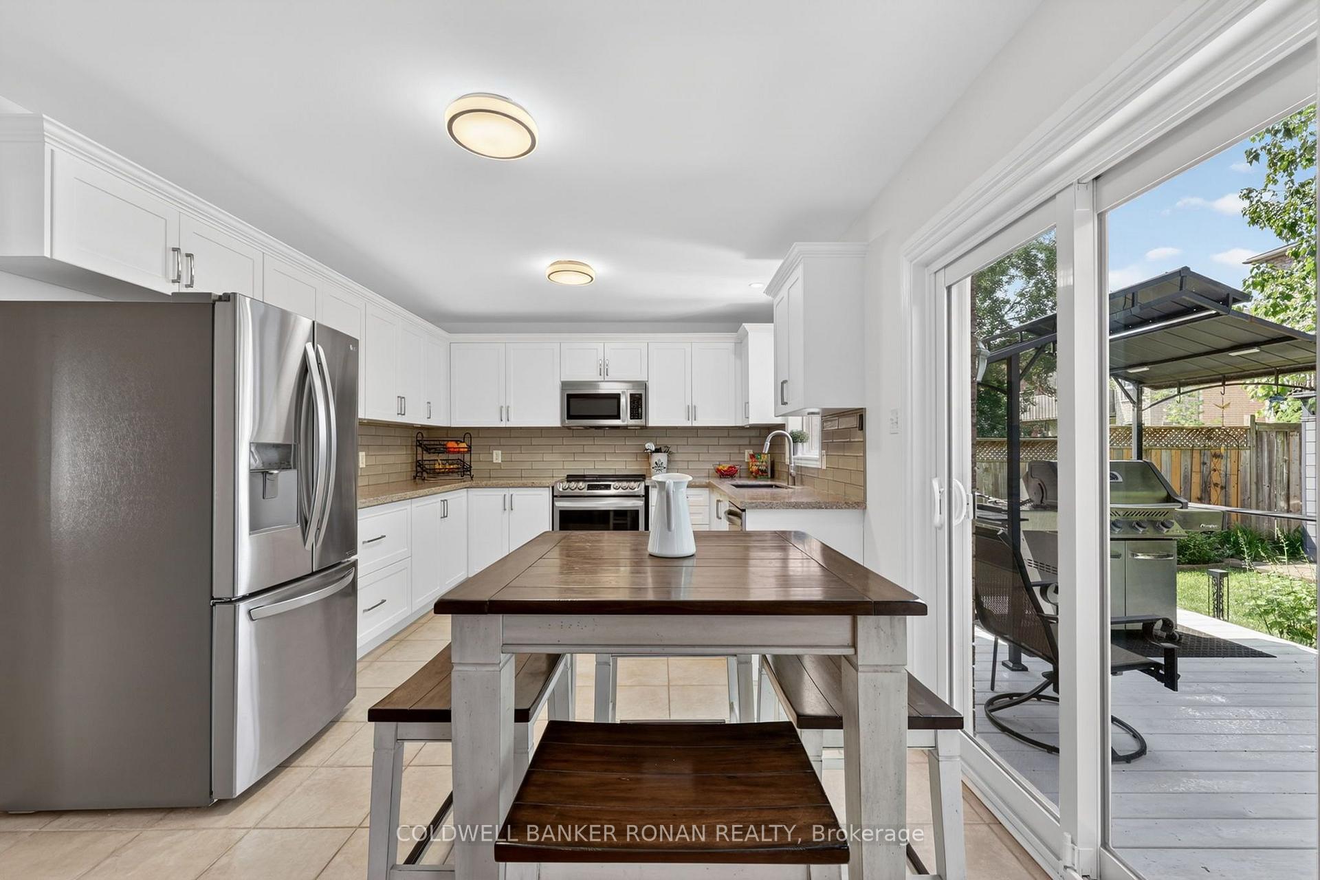 Photo 14 of 24 Ryan Court, Barrie, Little Lake — HOMEH