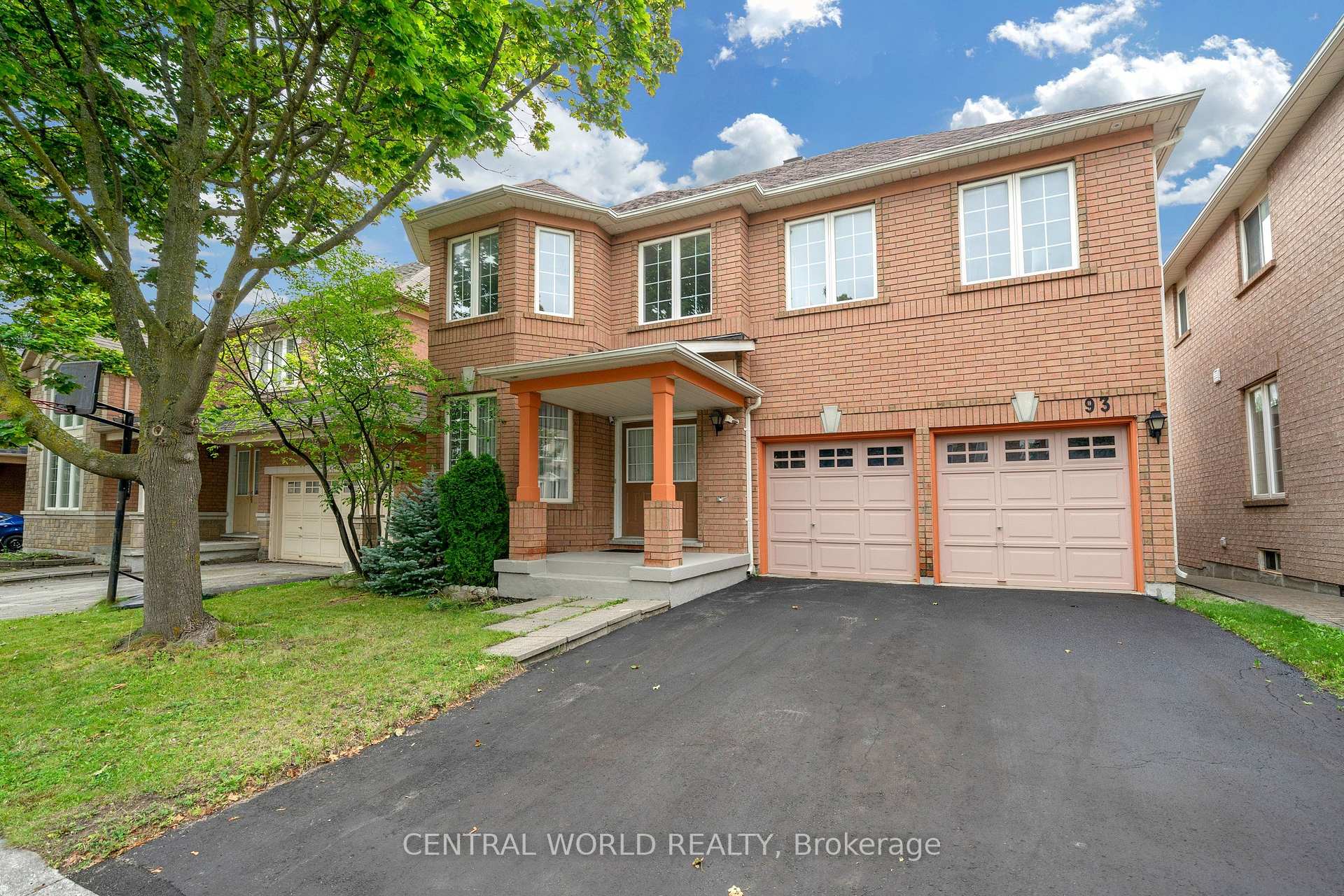 Photo 3 of 93 Majestic Drive, Markham, Berczy — HOMEH