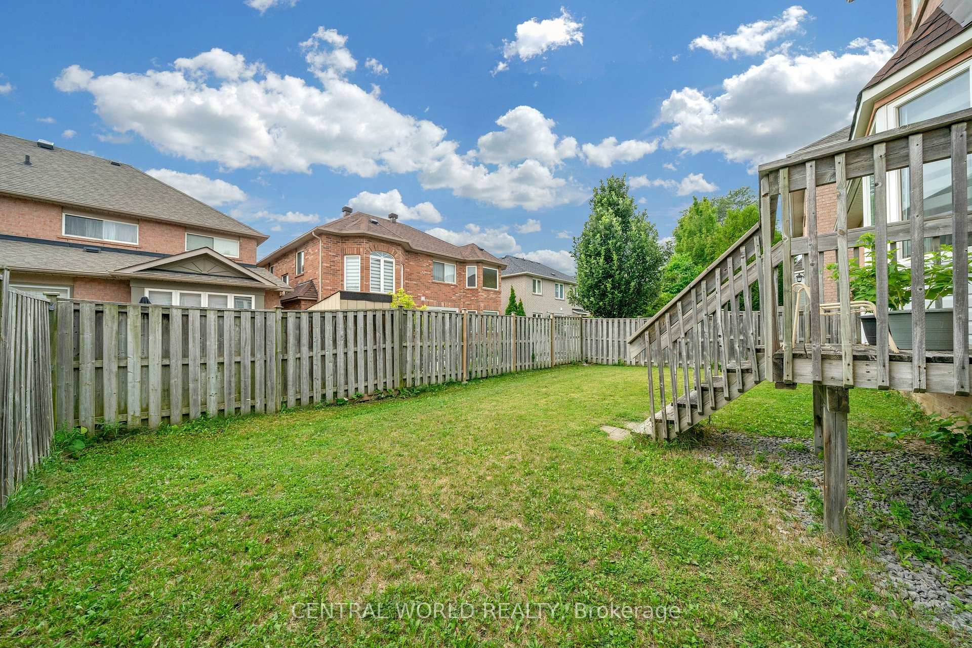 Photo 4 of 93 Majestic Drive, Markham, Berczy — HOMEH