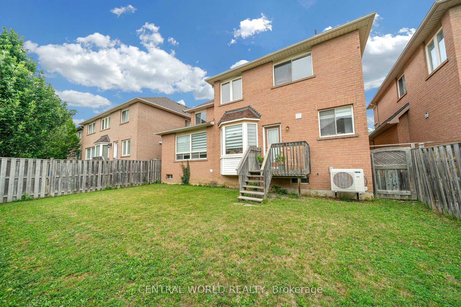 Photo 5 of 93 Majestic Drive, Markham, Berczy — HOMEH