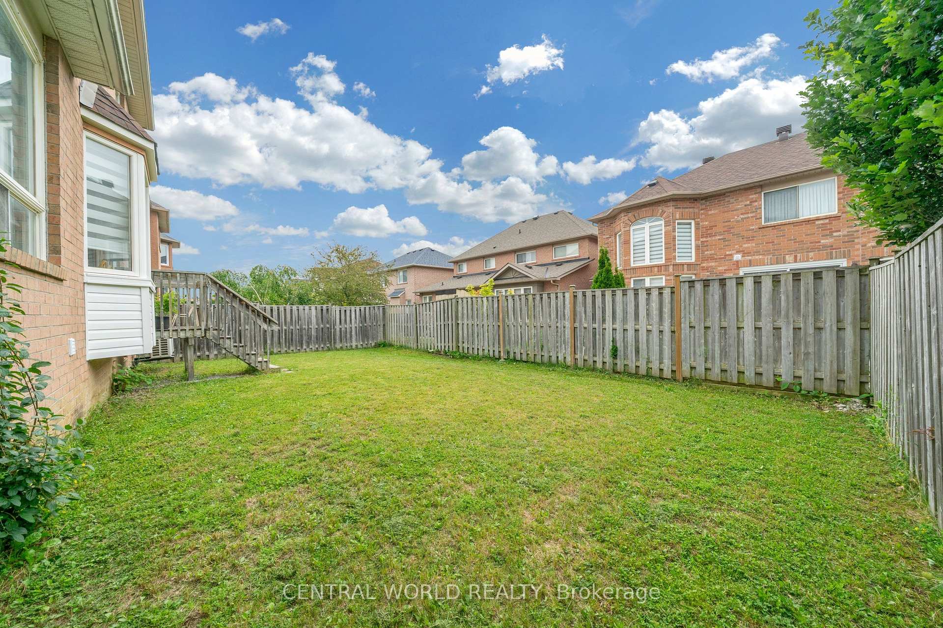 Photo 7 of 93 Majestic Drive, Markham, Berczy — HOMEH